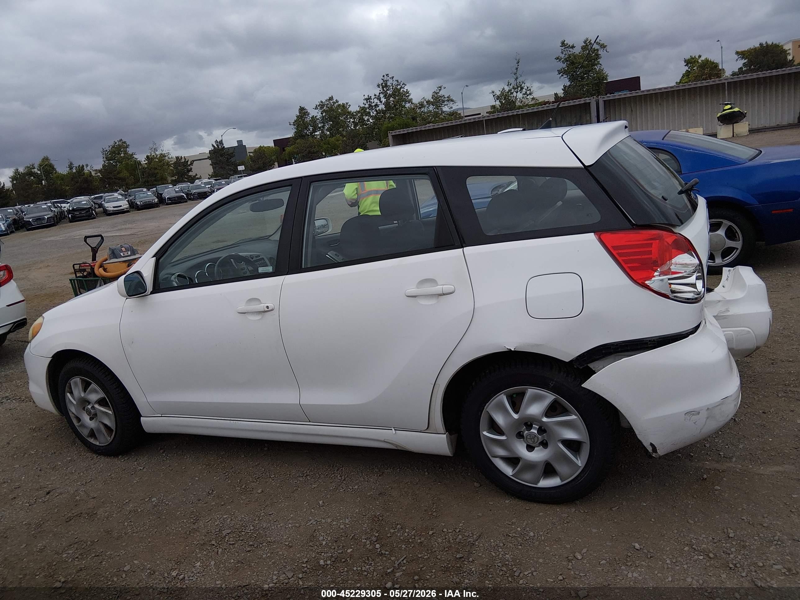 2004 Toyota Matrix Xr White vin: 2T1KR32E04C283424
