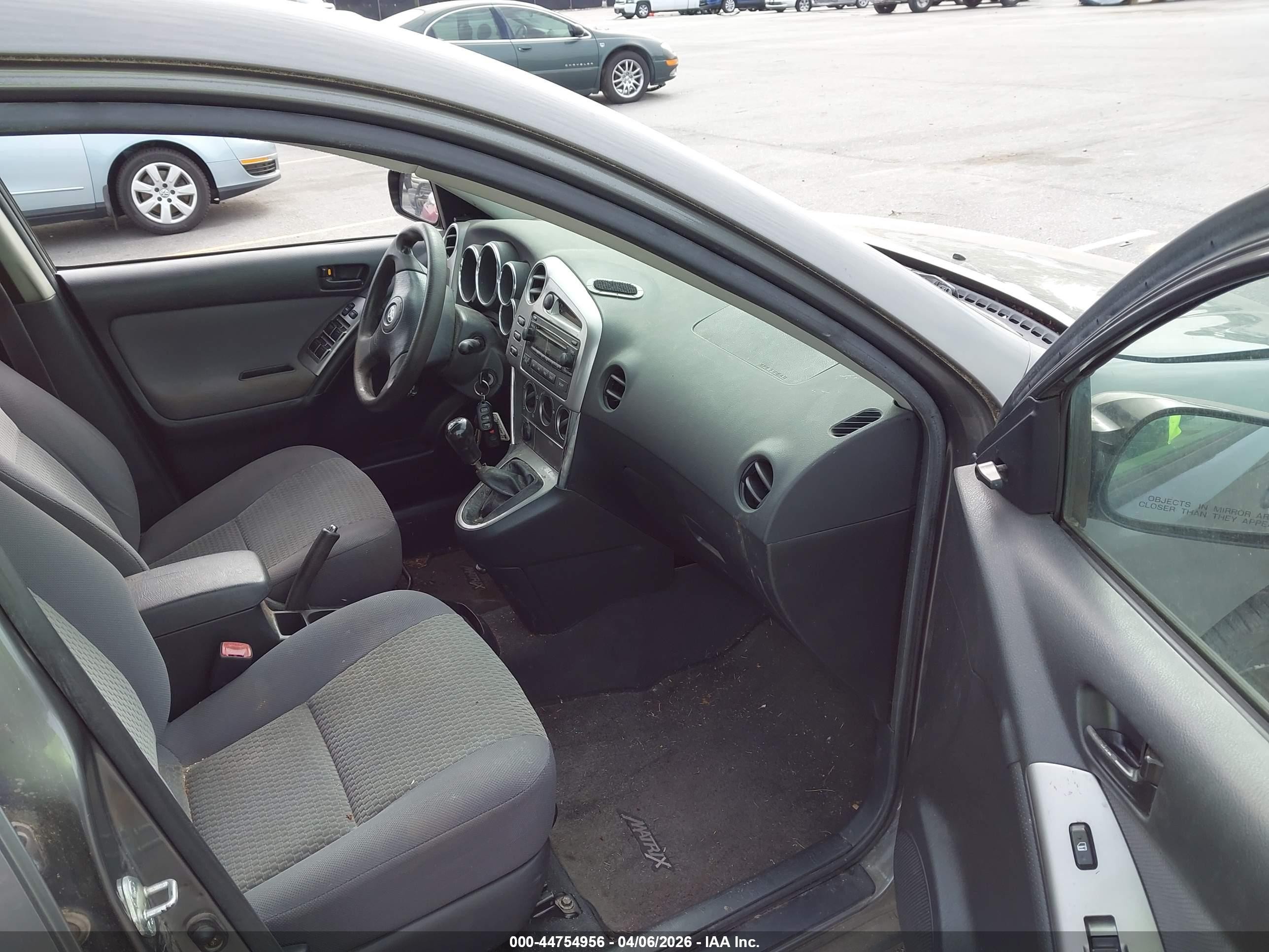 2005 Toyota Matrix   Gray vin: 2T1KR32E05C334955