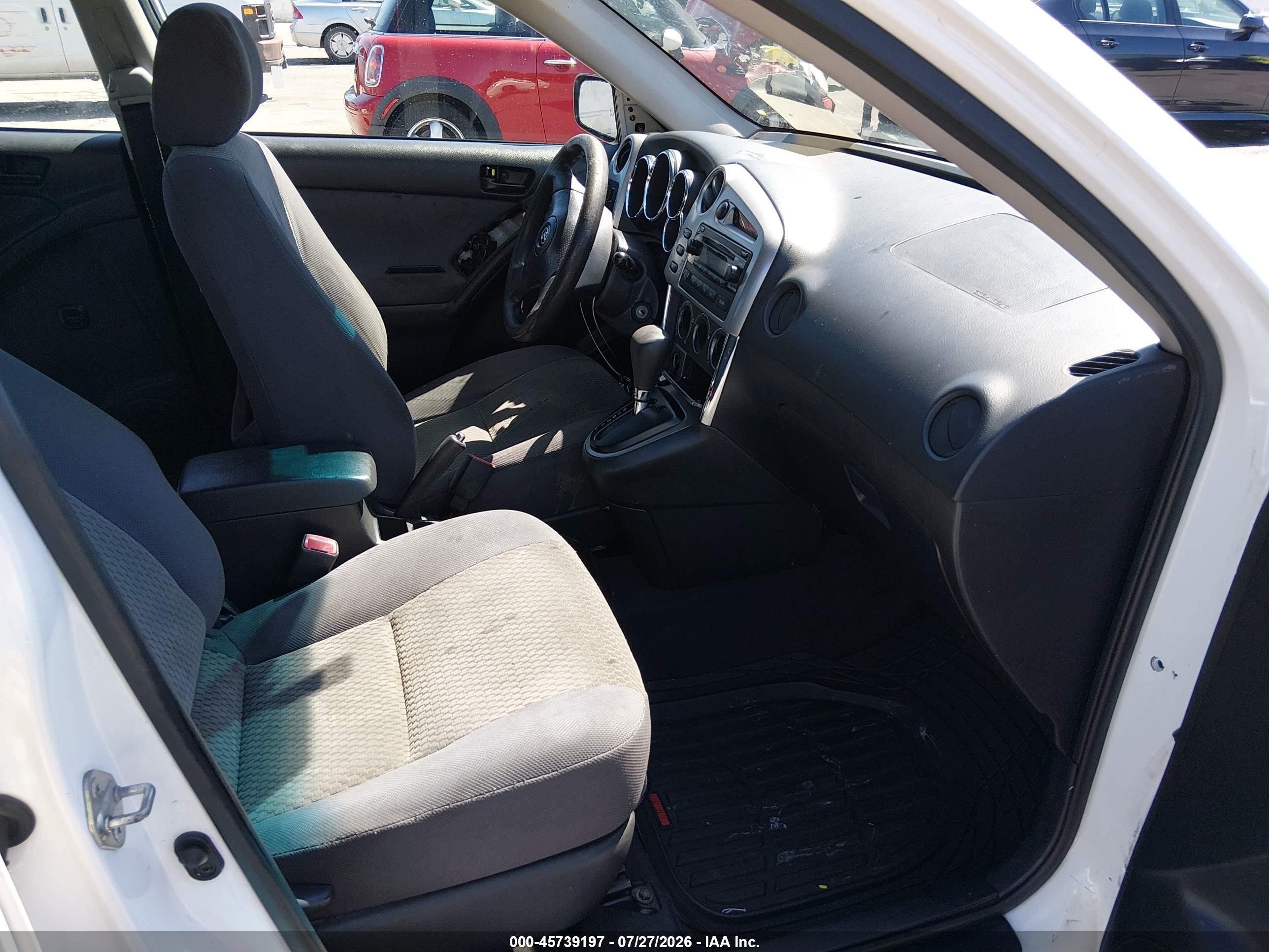2005 Toyota Matrix   White vin: 2T1KR32E05C347785