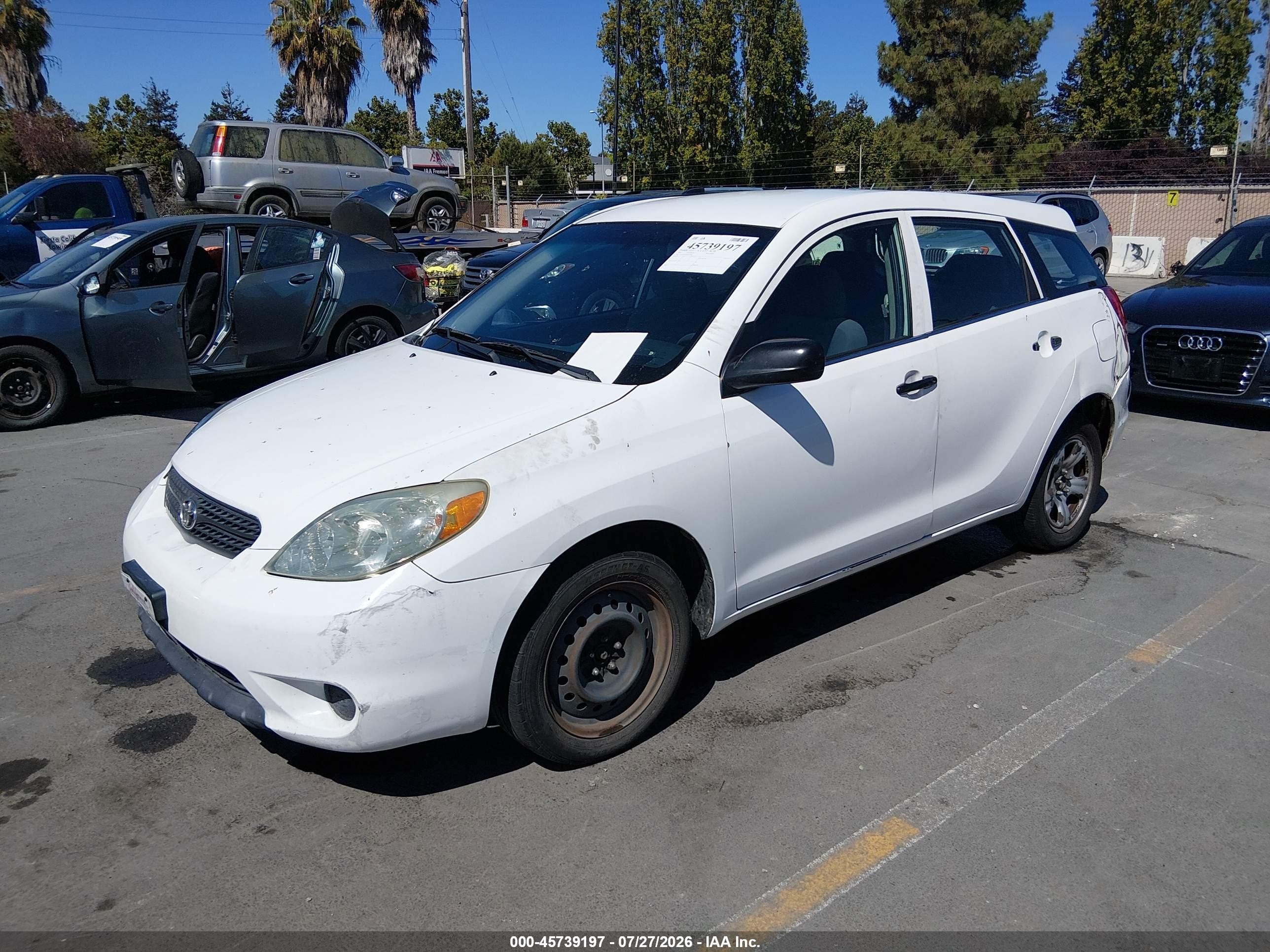 2005 Toyota Matrix   White vin: 2T1KR32E05C347785