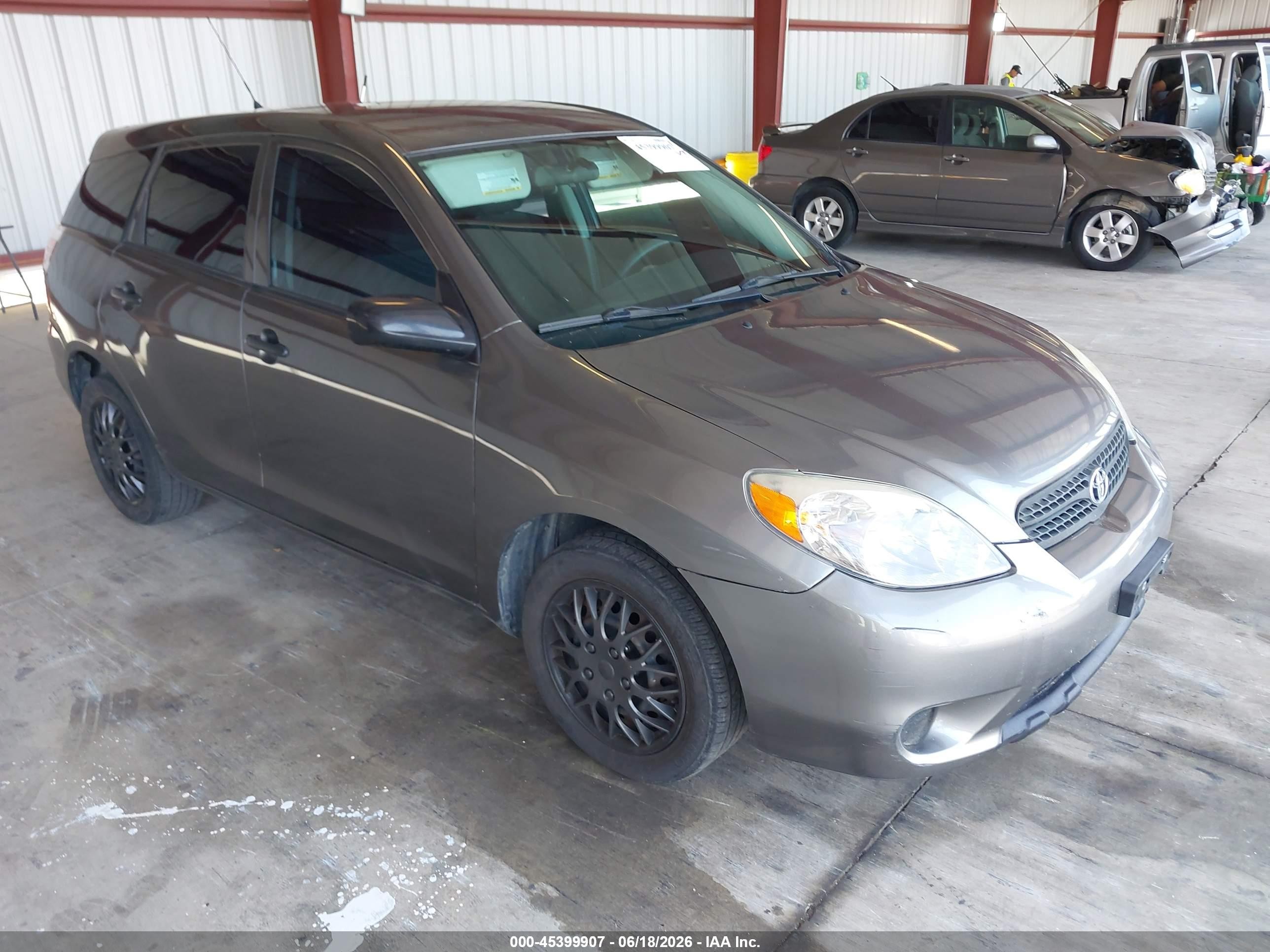 2005 Toyota Matrix Silver vin: 2T1KR32E05C394623