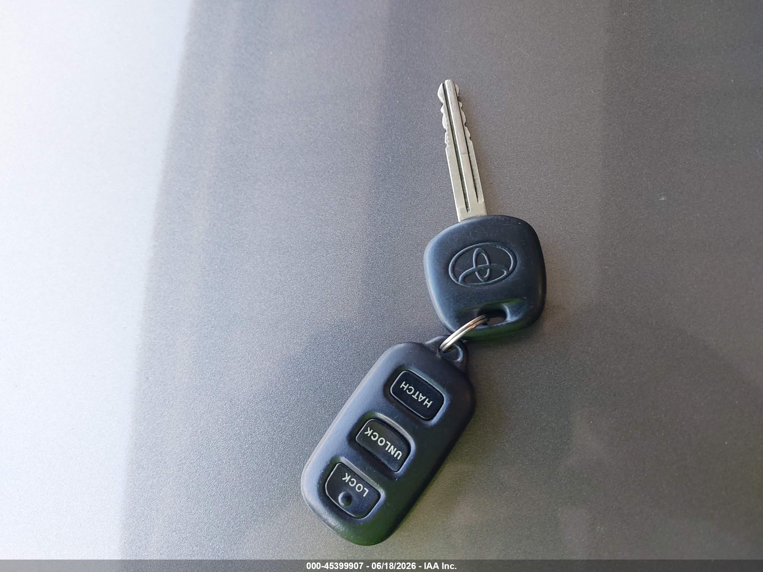 2005 Toyota Matrix Silver vin: 2T1KR32E05C394623