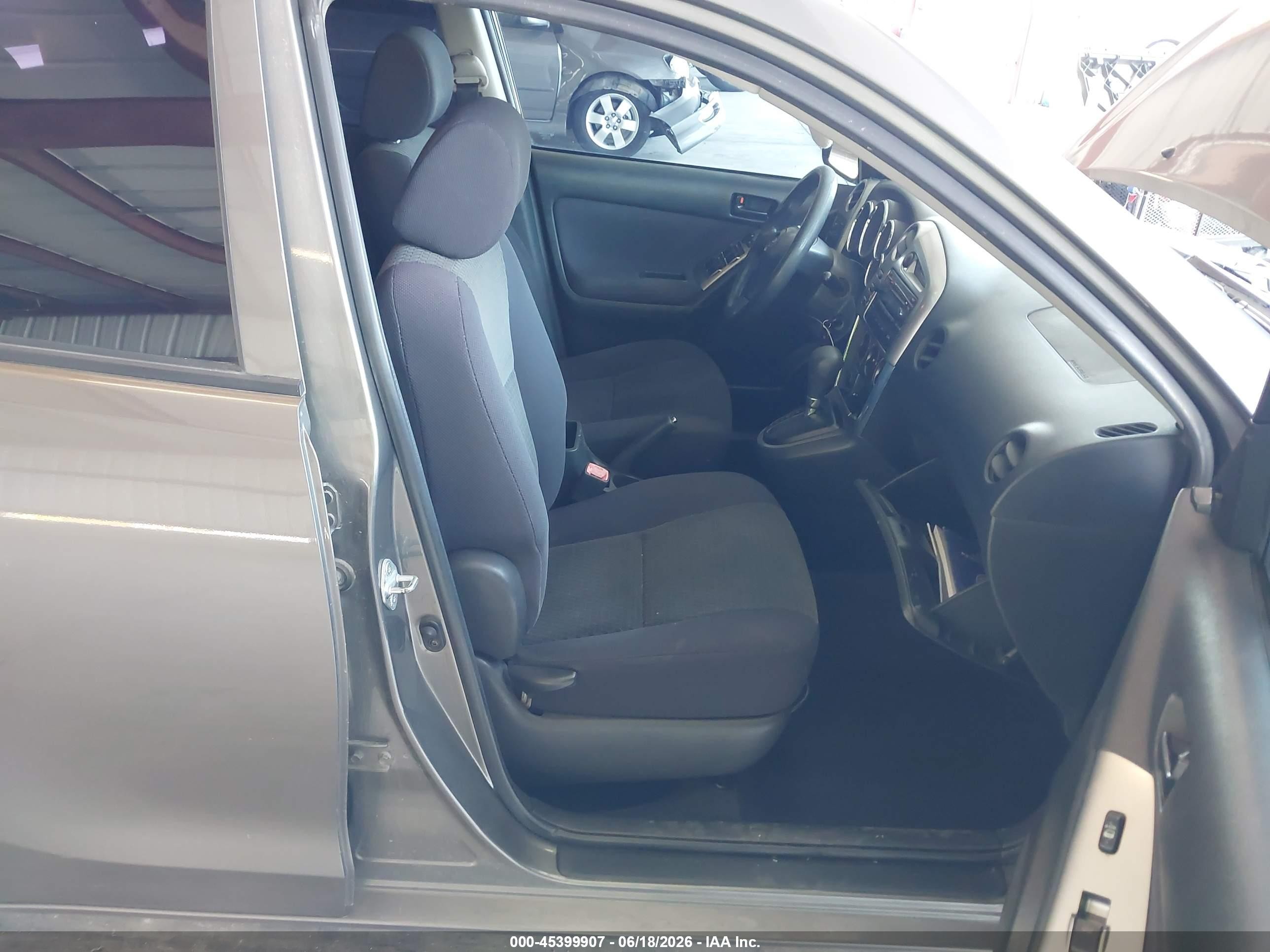 2005 Toyota Matrix Silver vin: 2T1KR32E05C394623