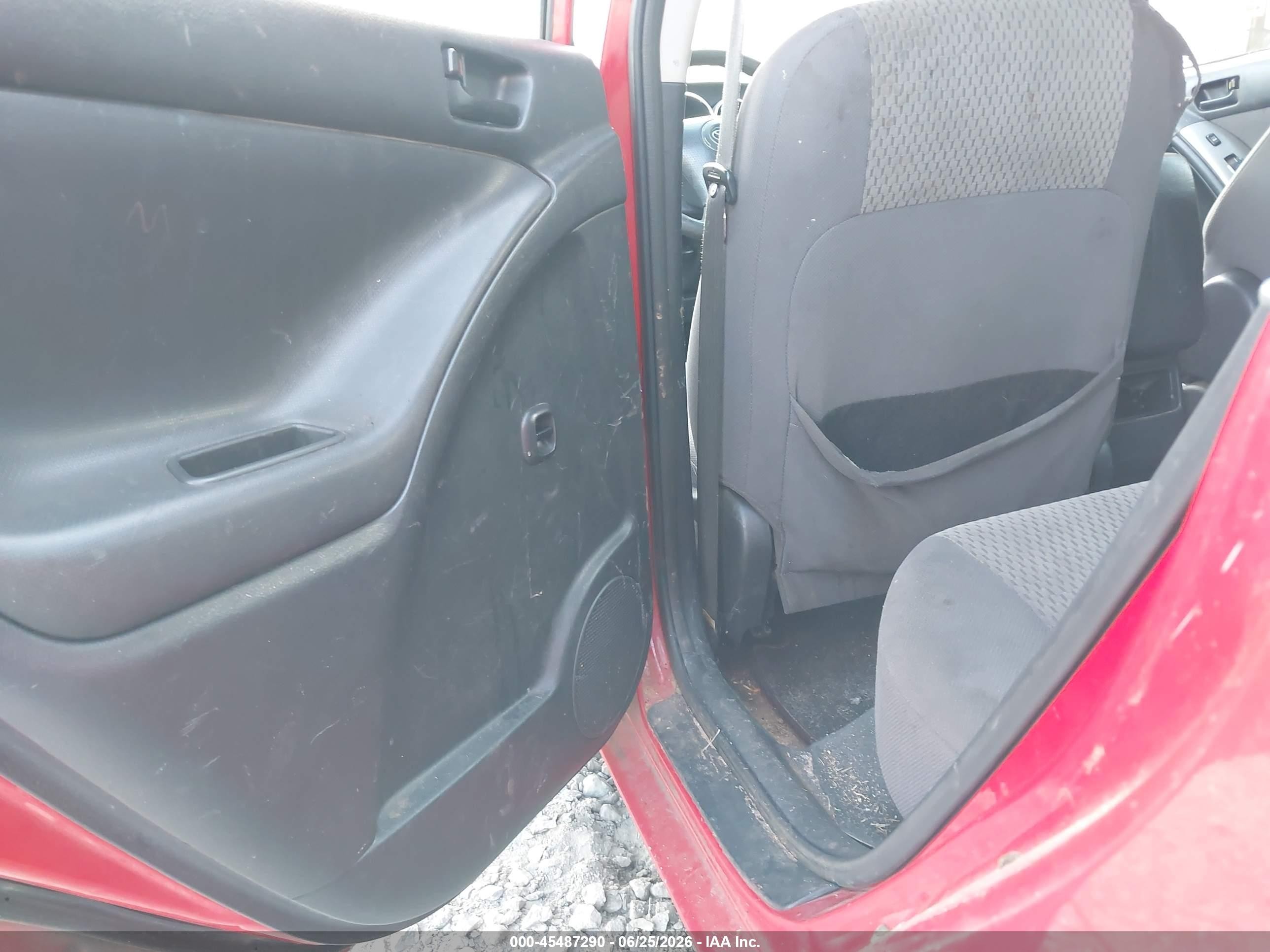 2006 Toyota Matrix   Red vin: 2T1KR32E06C604560