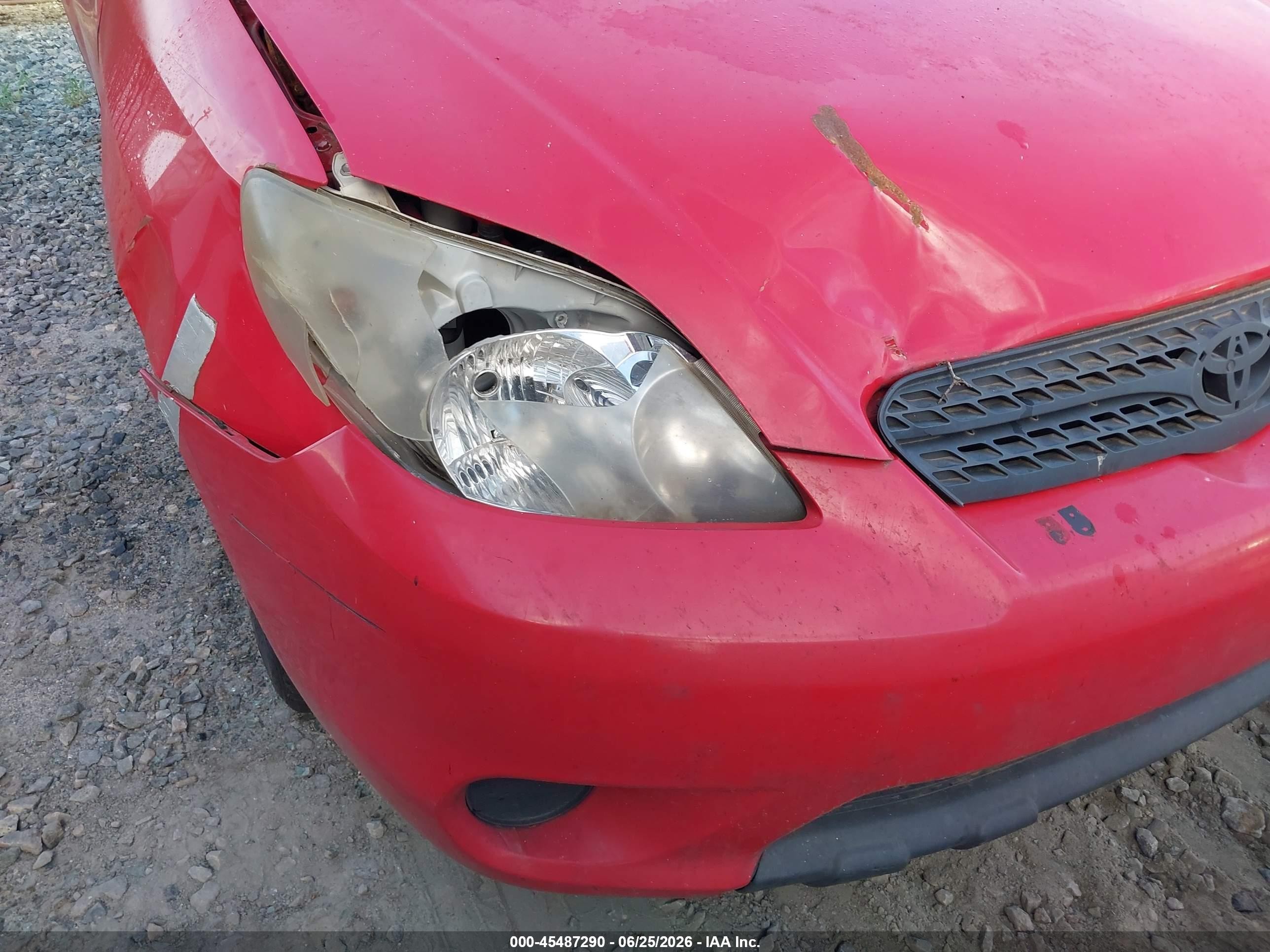 2006 Toyota Matrix   Red vin: 2T1KR32E06C604560