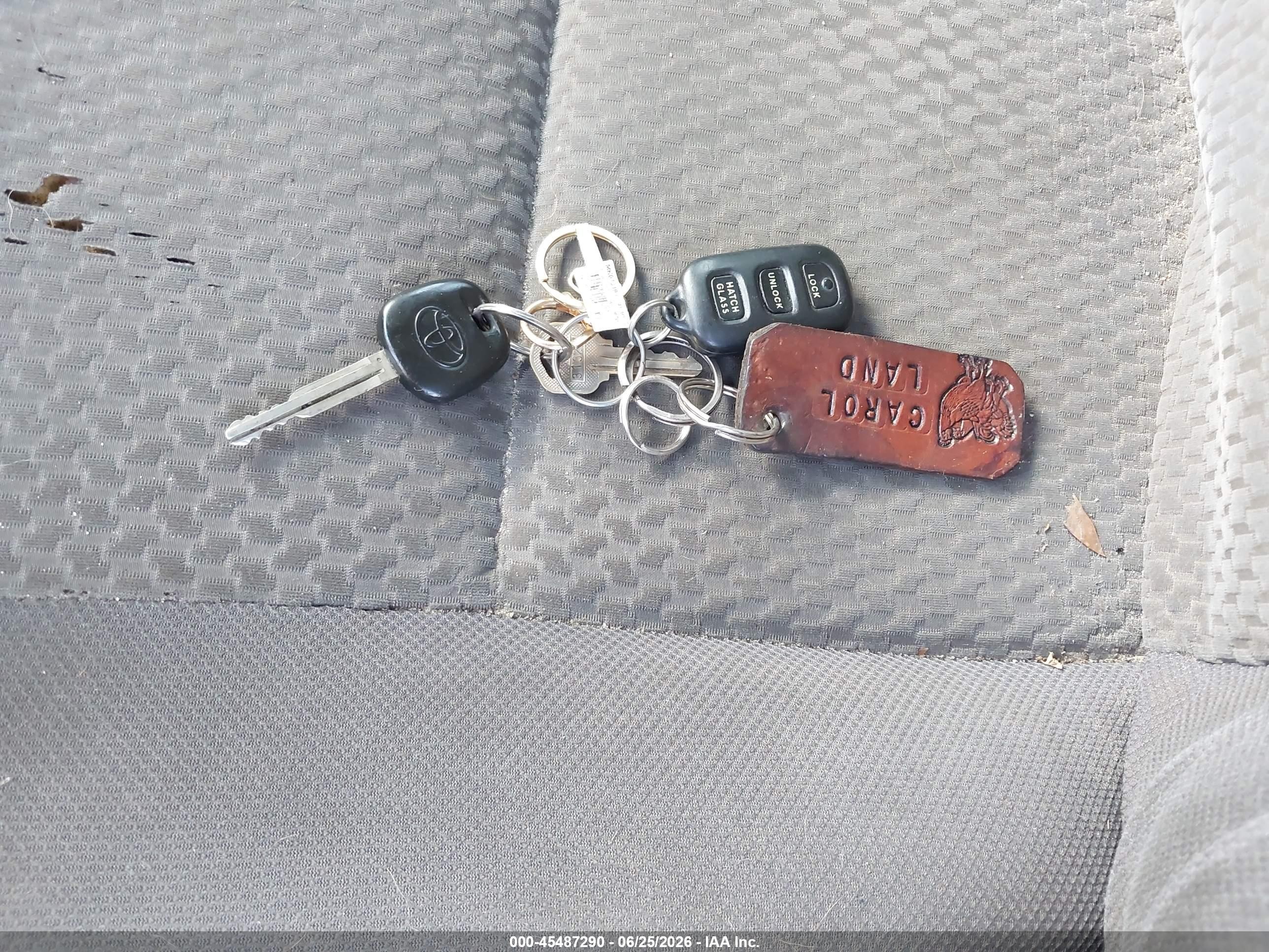 2006 Toyota Matrix   Red vin: 2T1KR32E06C604560