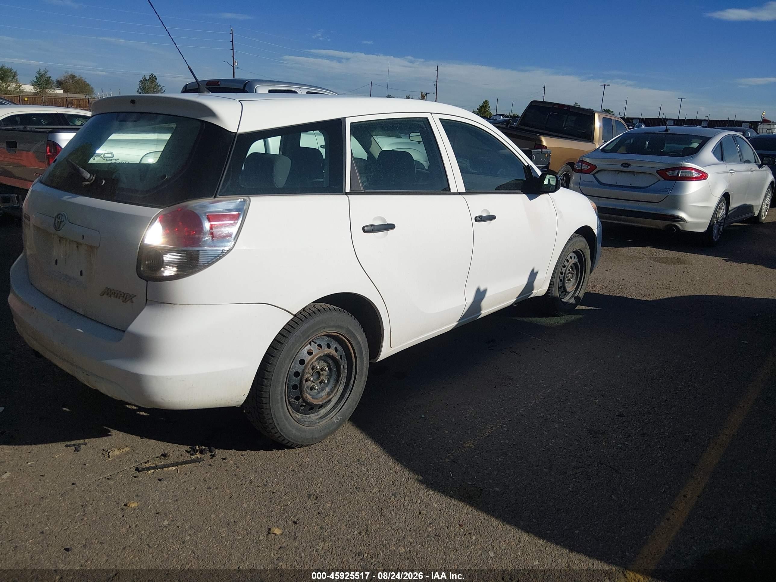 2007 Toyota Matrix   Белый vin: 2T1KR32E07C675162