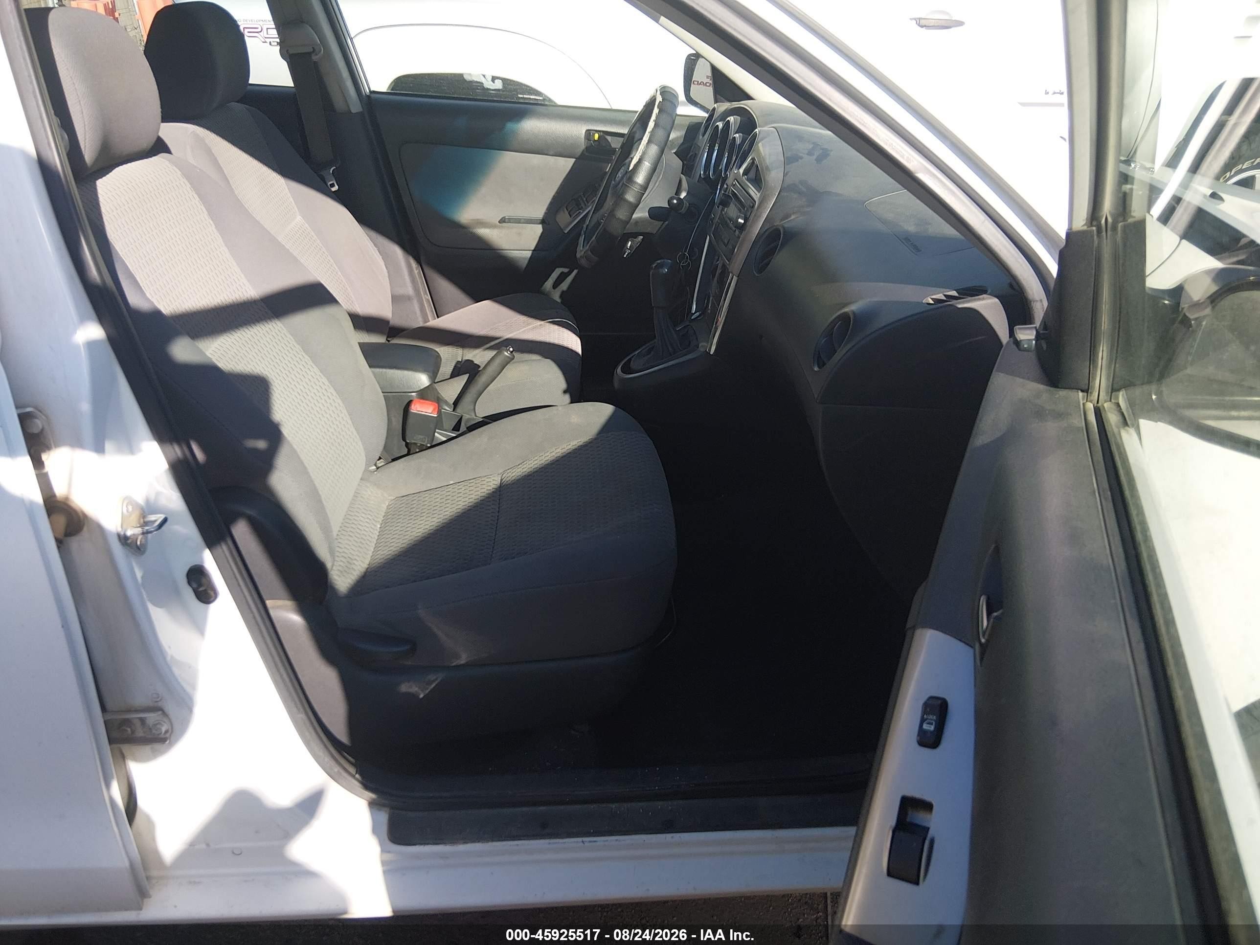2007 Toyota Matrix   Белый vin: 2T1KR32E07C675162