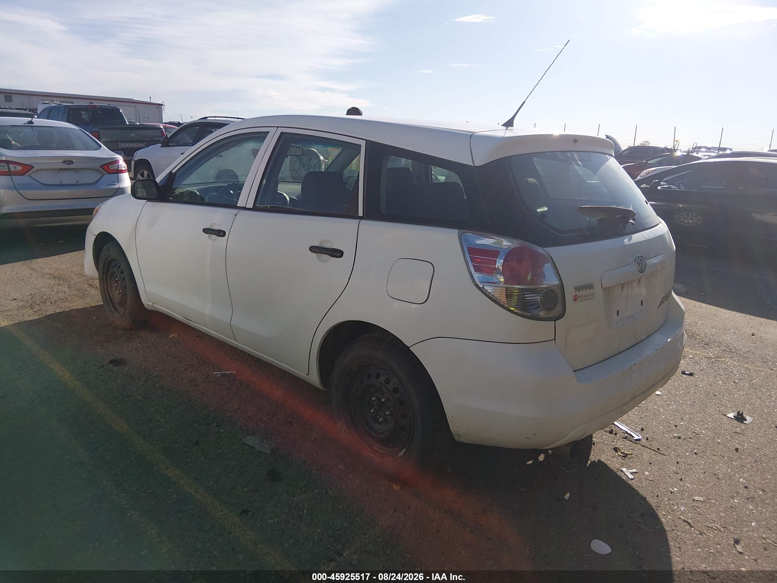 2007 Toyota Matrix   Белый vin: 2T1KR32E07C675162