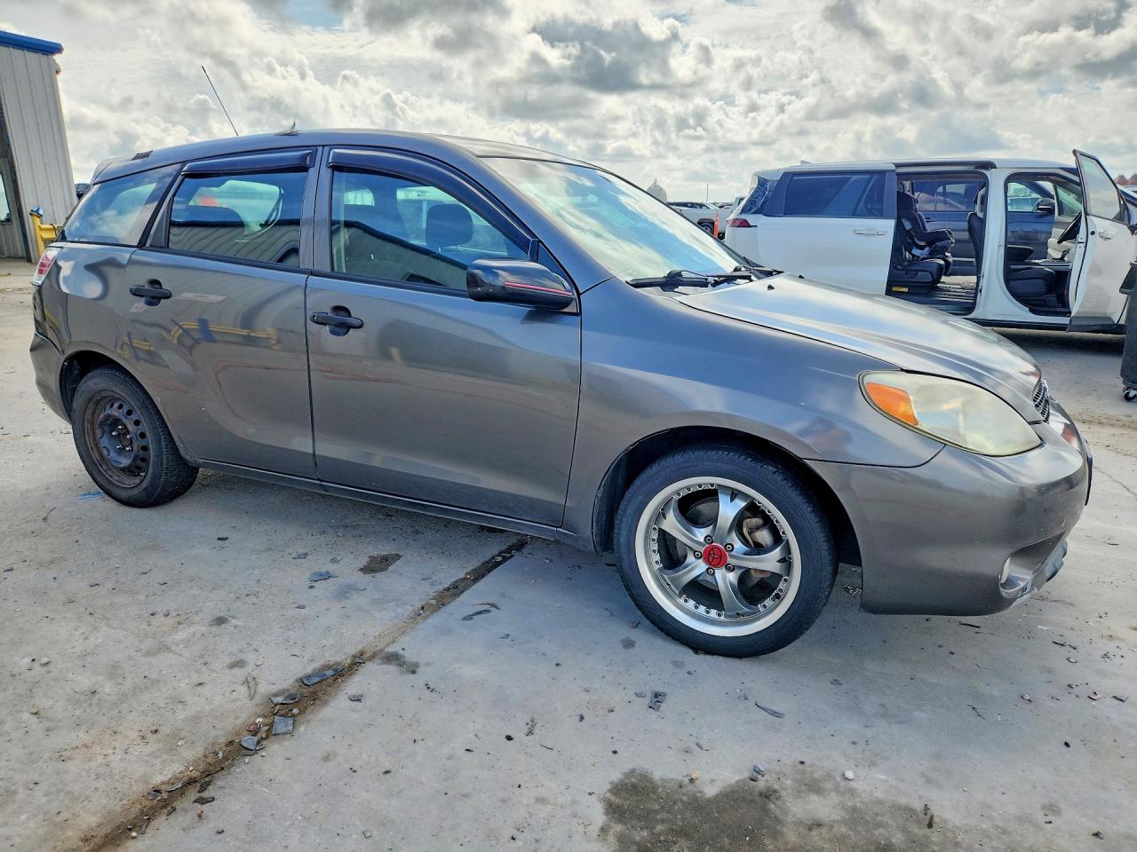 2008 Toyota Matrix Base Gray vin: 2T1KR32E08C696742