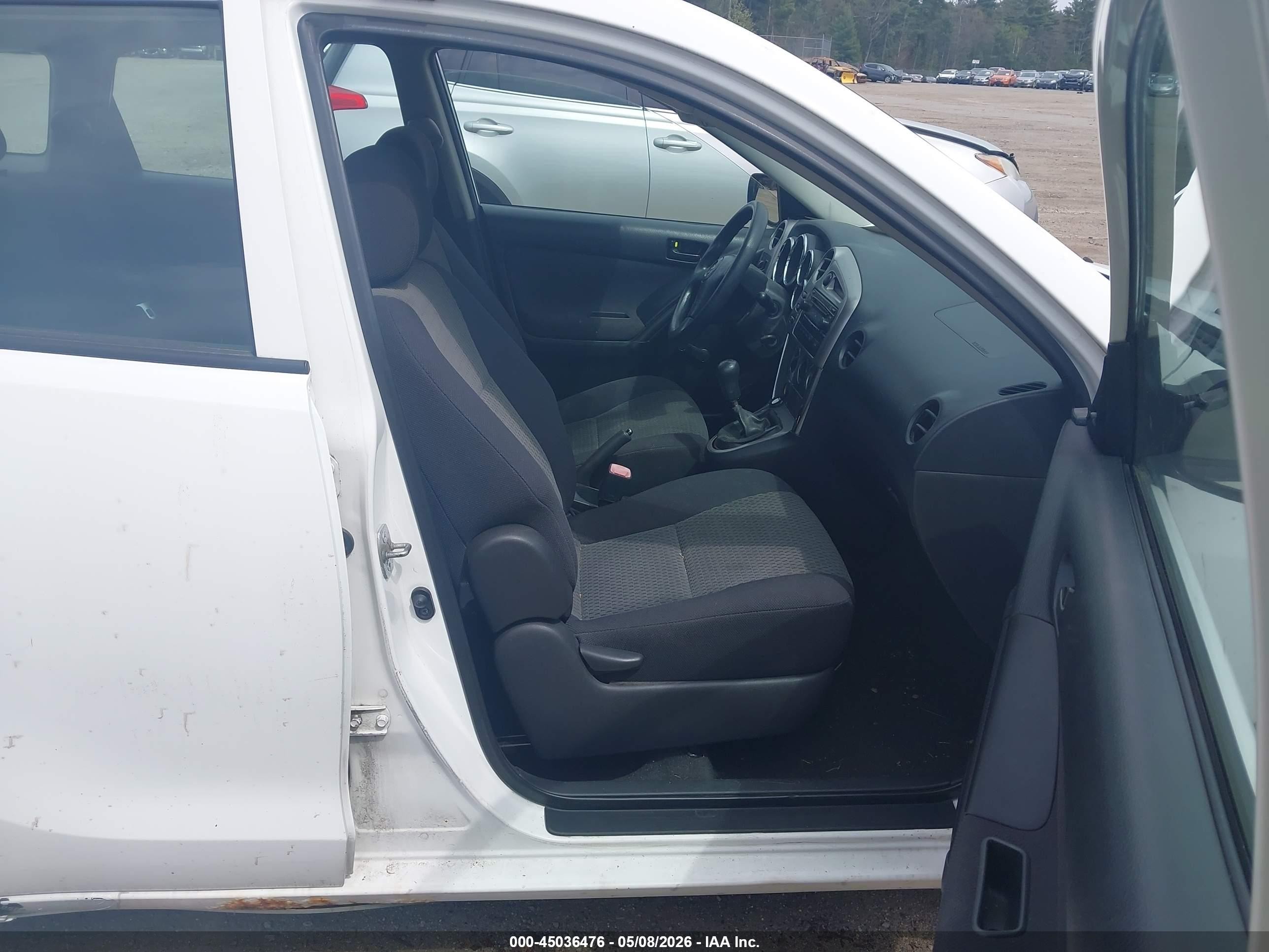 2008 Toyota Matrix   White vin: 2T1KR32E08C718089