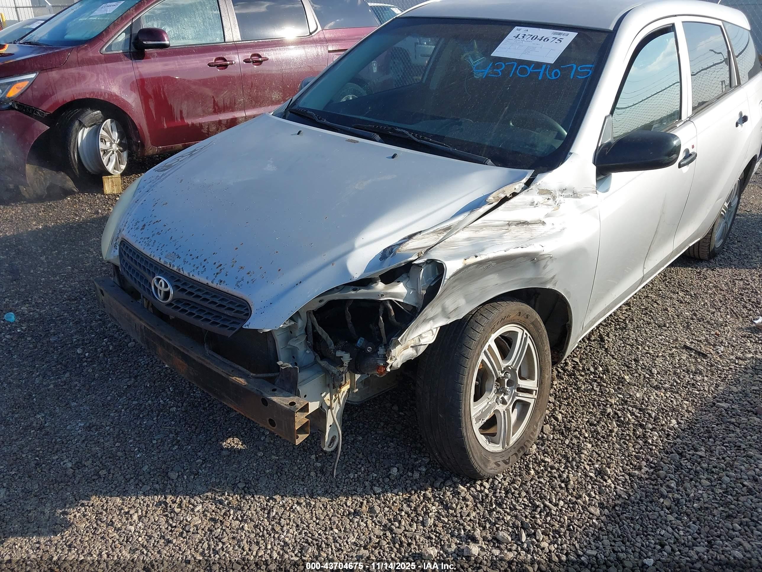 2005 Toyota Matrix Серебряный vin: 2T1KR32E15C378205