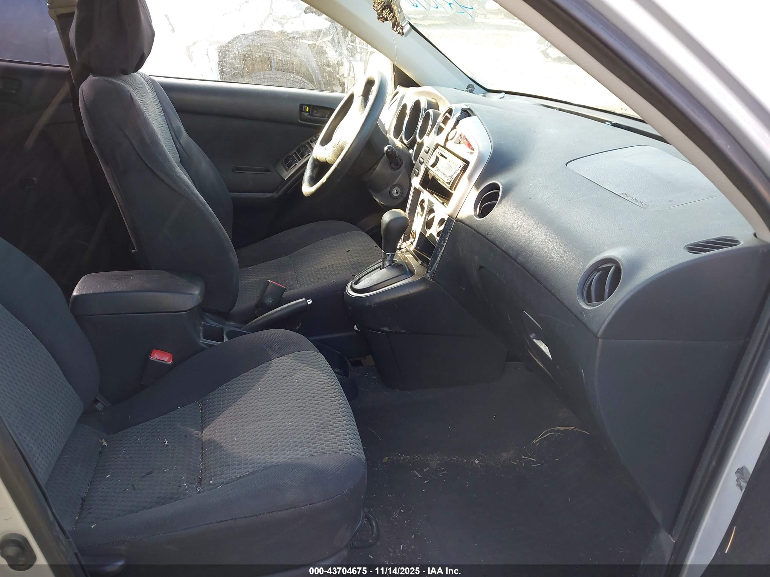 2005 Toyota Matrix Серебряный vin: 2T1KR32E15C378205