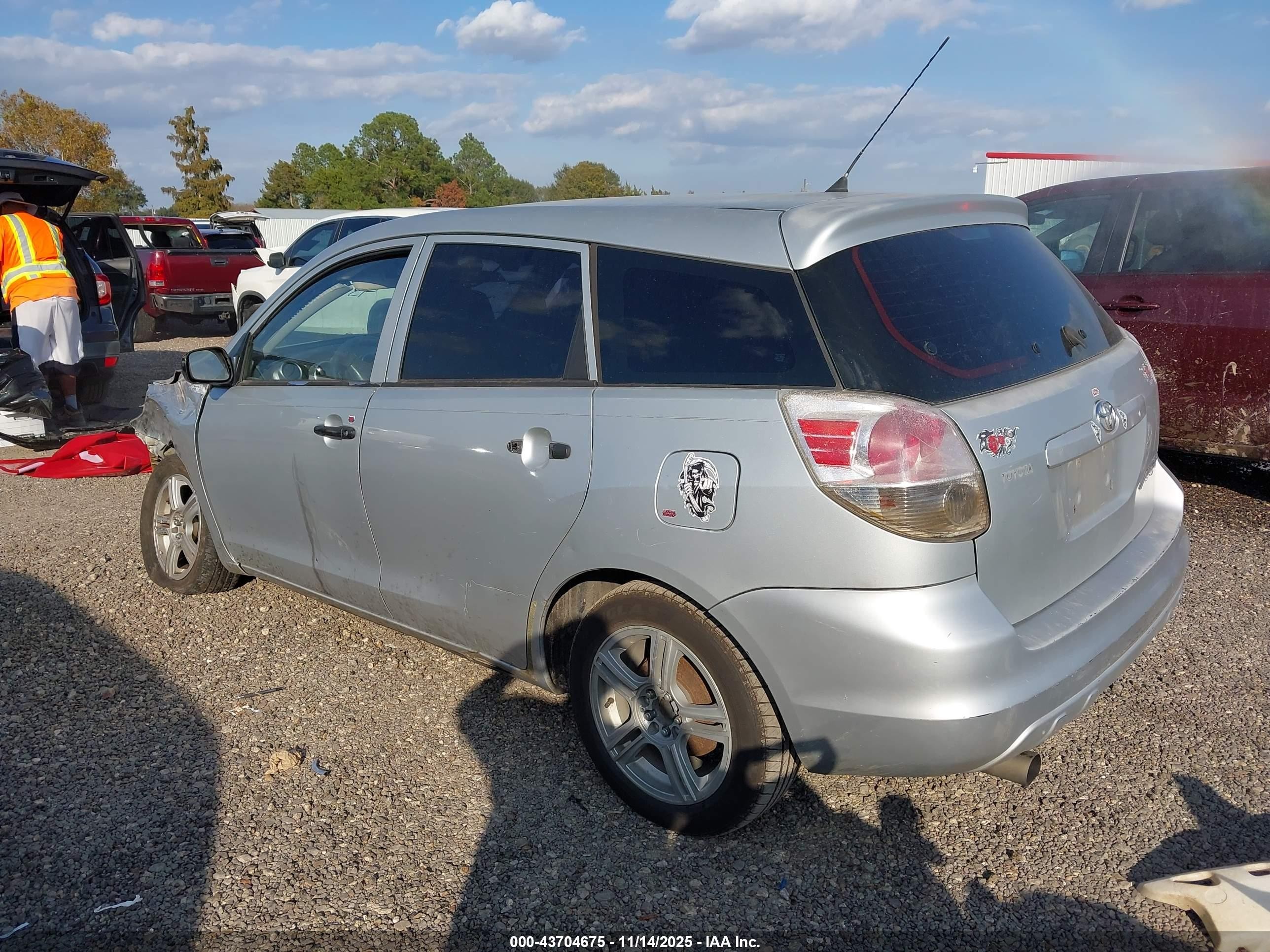 2005 Toyota Matrix Серебряный vin: 2T1KR32E15C378205