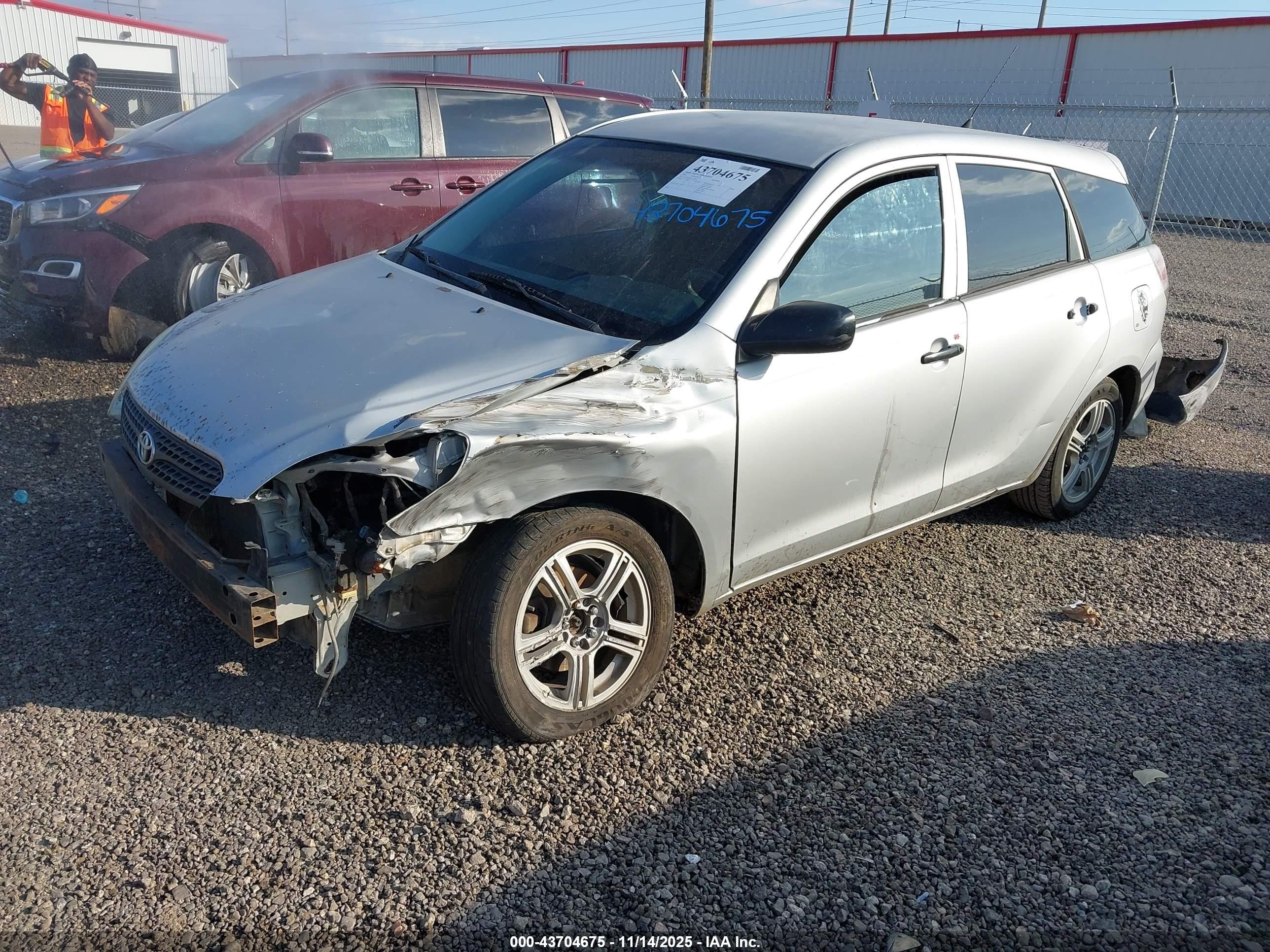 2005 Toyota Matrix Серебряный vin: 2T1KR32E15C378205