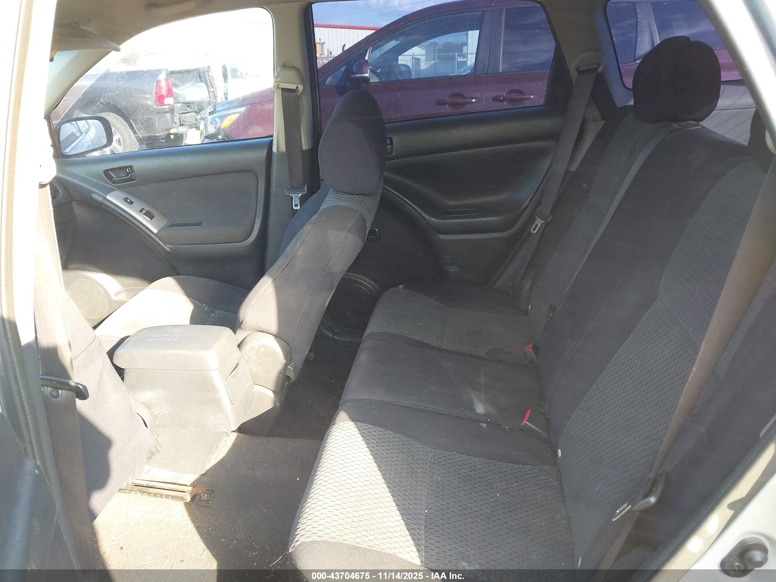 2005 Toyota Matrix Серебряный vin: 2T1KR32E15C378205