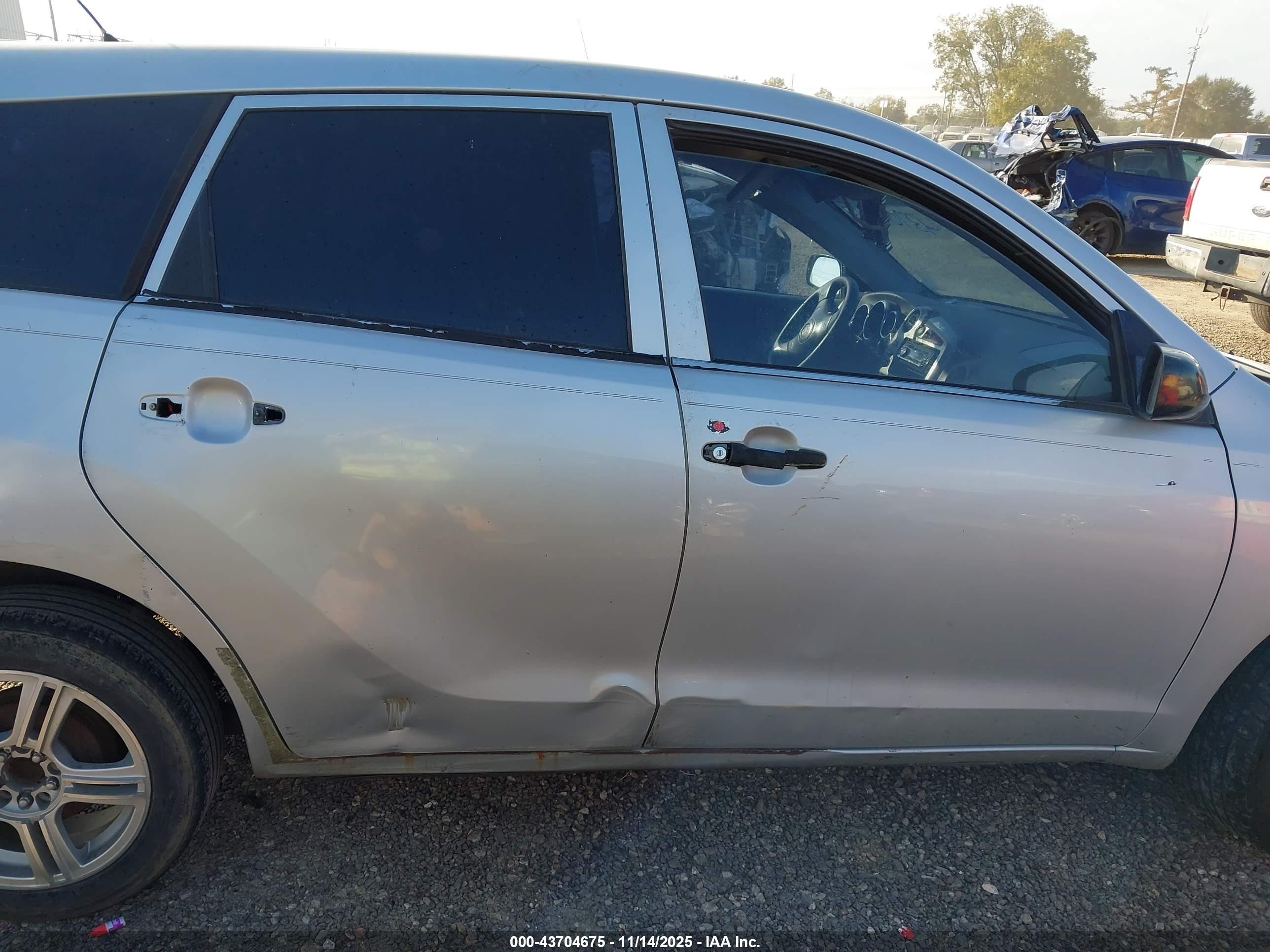2005 Toyota Matrix Серебряный vin: 2T1KR32E15C378205