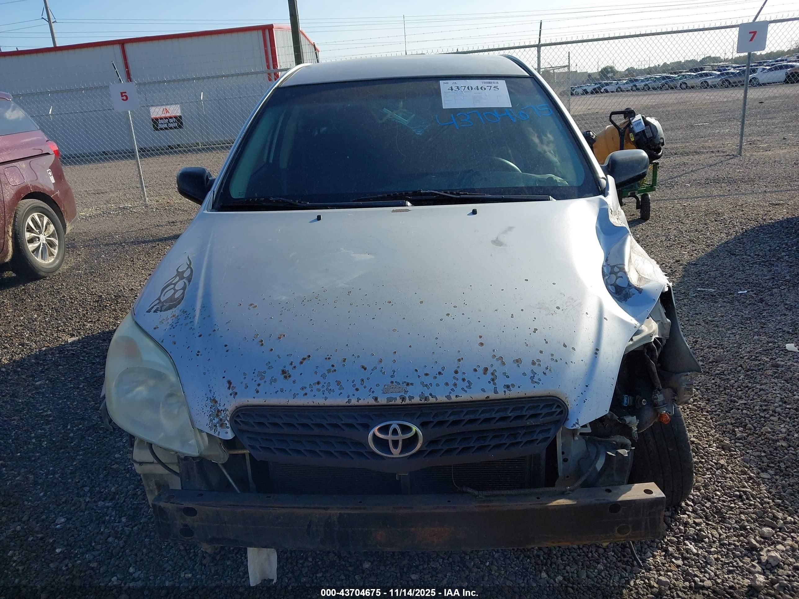 2005 Toyota Matrix Серебряный vin: 2T1KR32E15C378205
