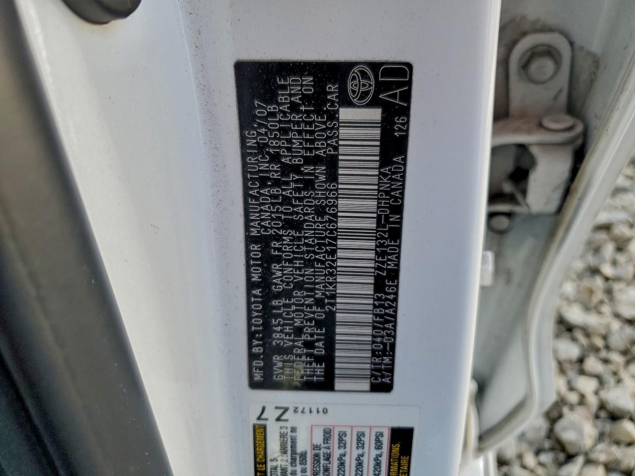 2007 Toyota Corolla Matrix Xr White vin: 2T1KR32E17C676966