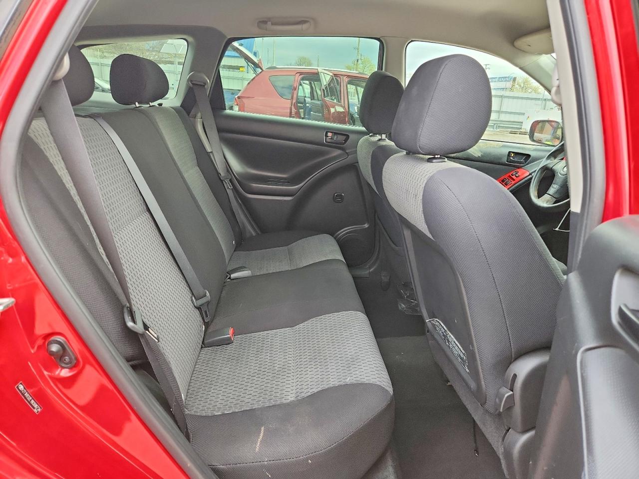 2008 Toyota Corolla Matrix Xr Red vin: 2T1KR32E18C696734