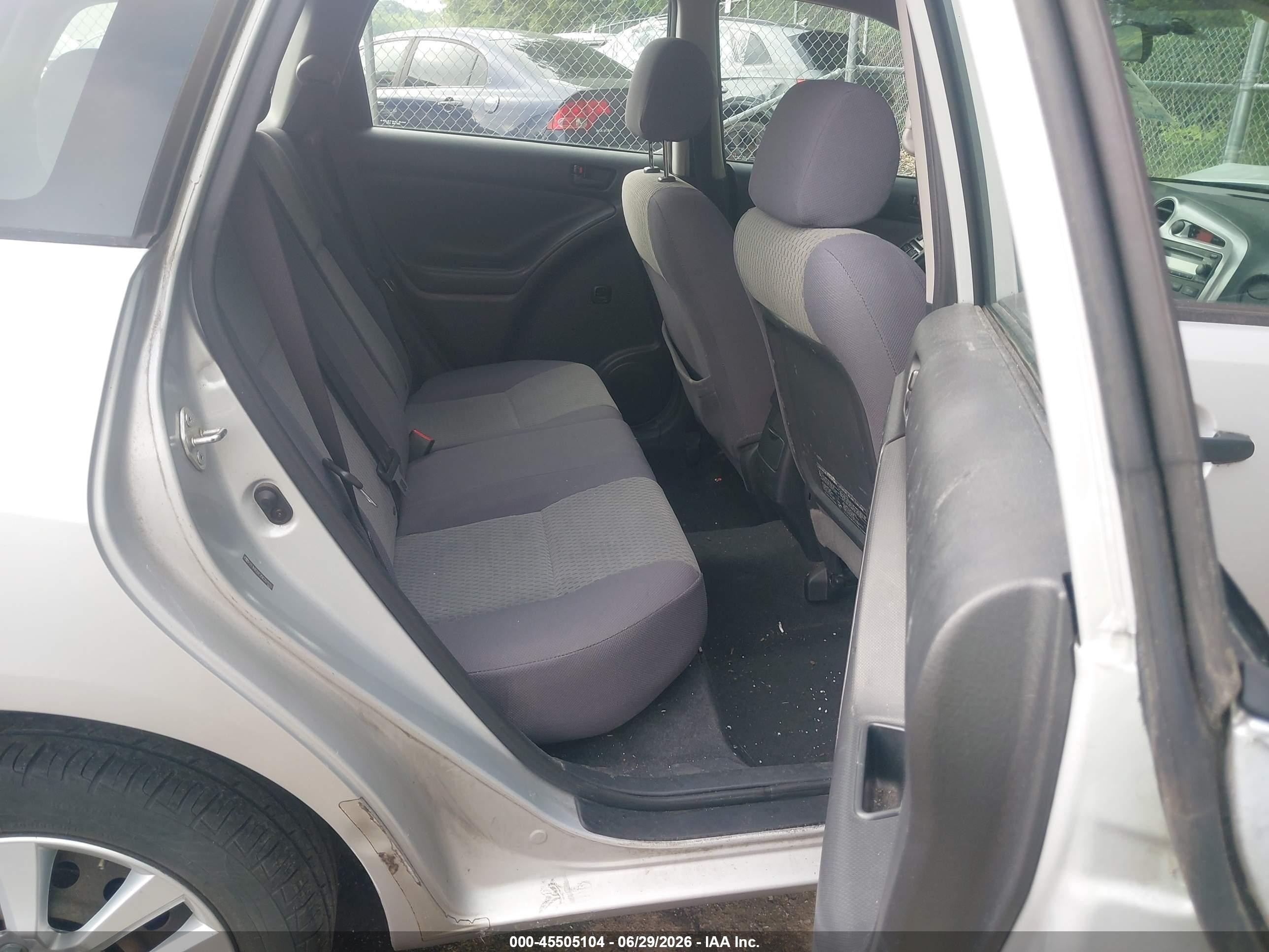 2005 Toyota Matrix   Silver vin: 2T1KR32E25C331782