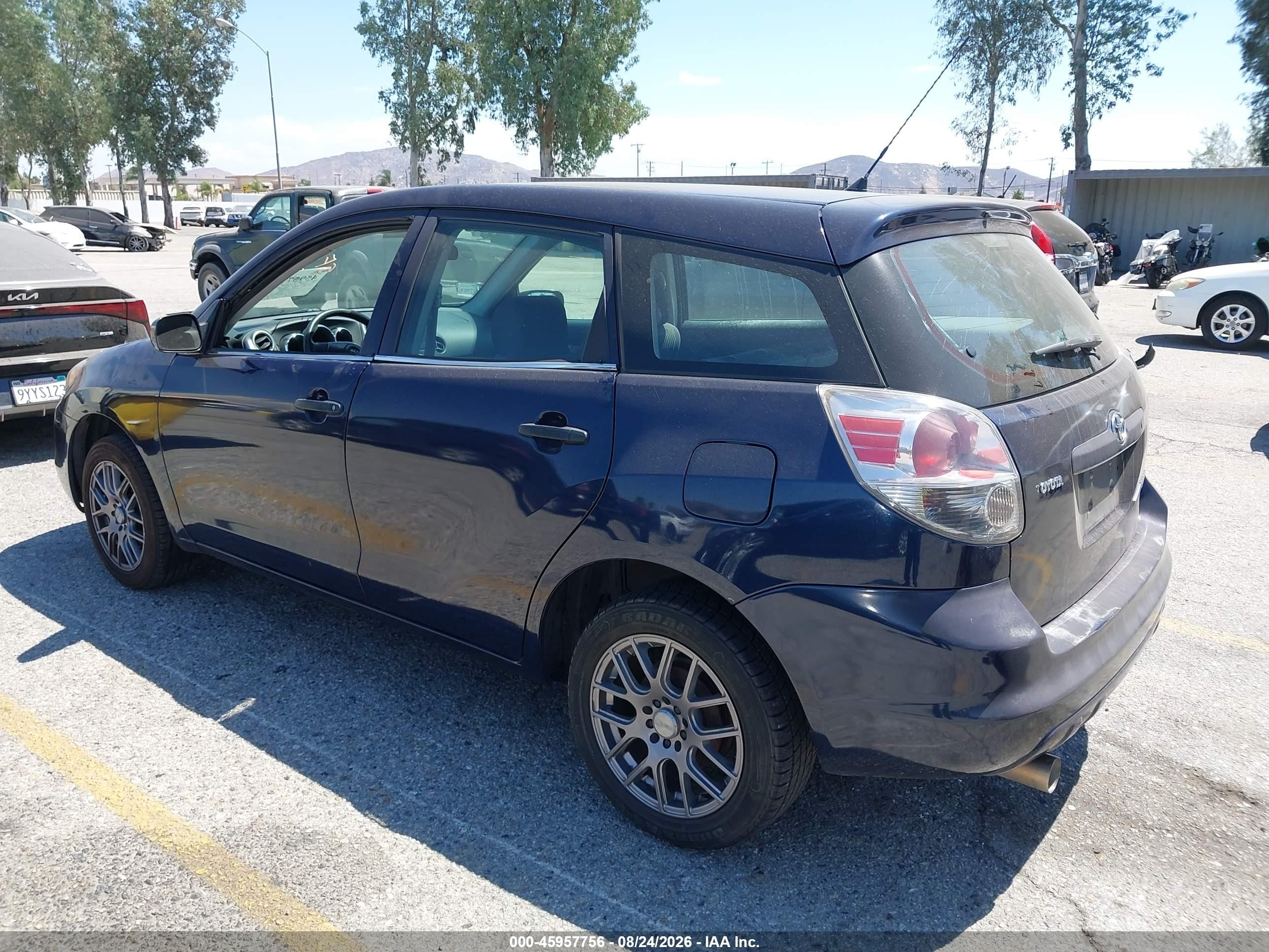 2005 Toyota Matrix   Blue vin: 2T1KR32E25C369206