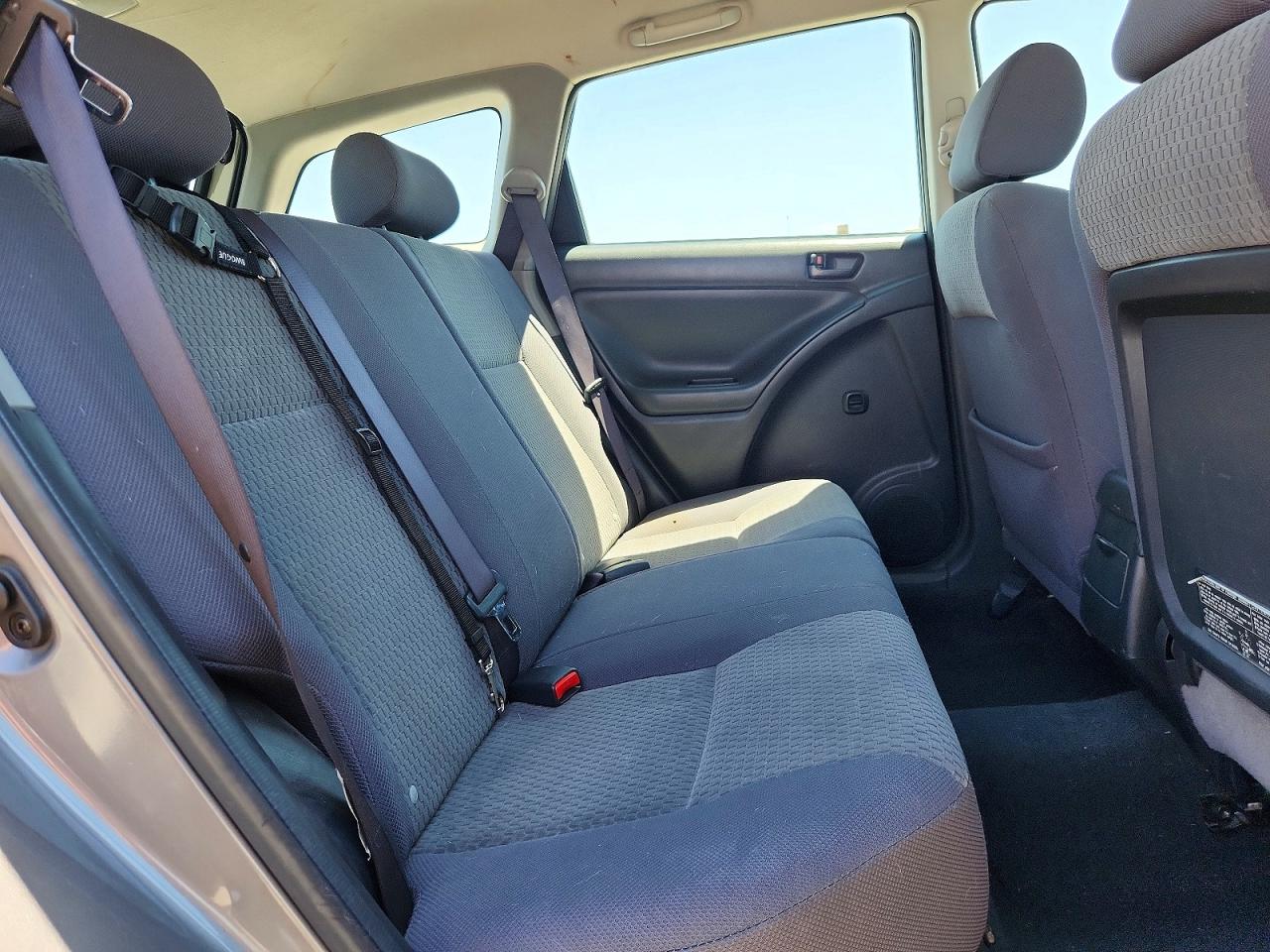 2005 Toyota Matrix Base Gray vin: 2T1KR32E25C393148