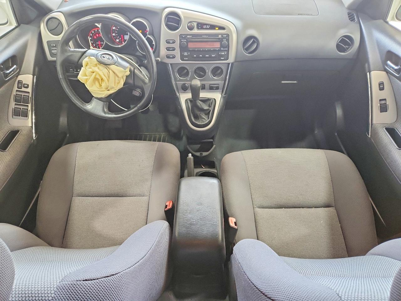 2008 Toyota Corolla Matrix Xr White vin: 2T1KR32E28C695429