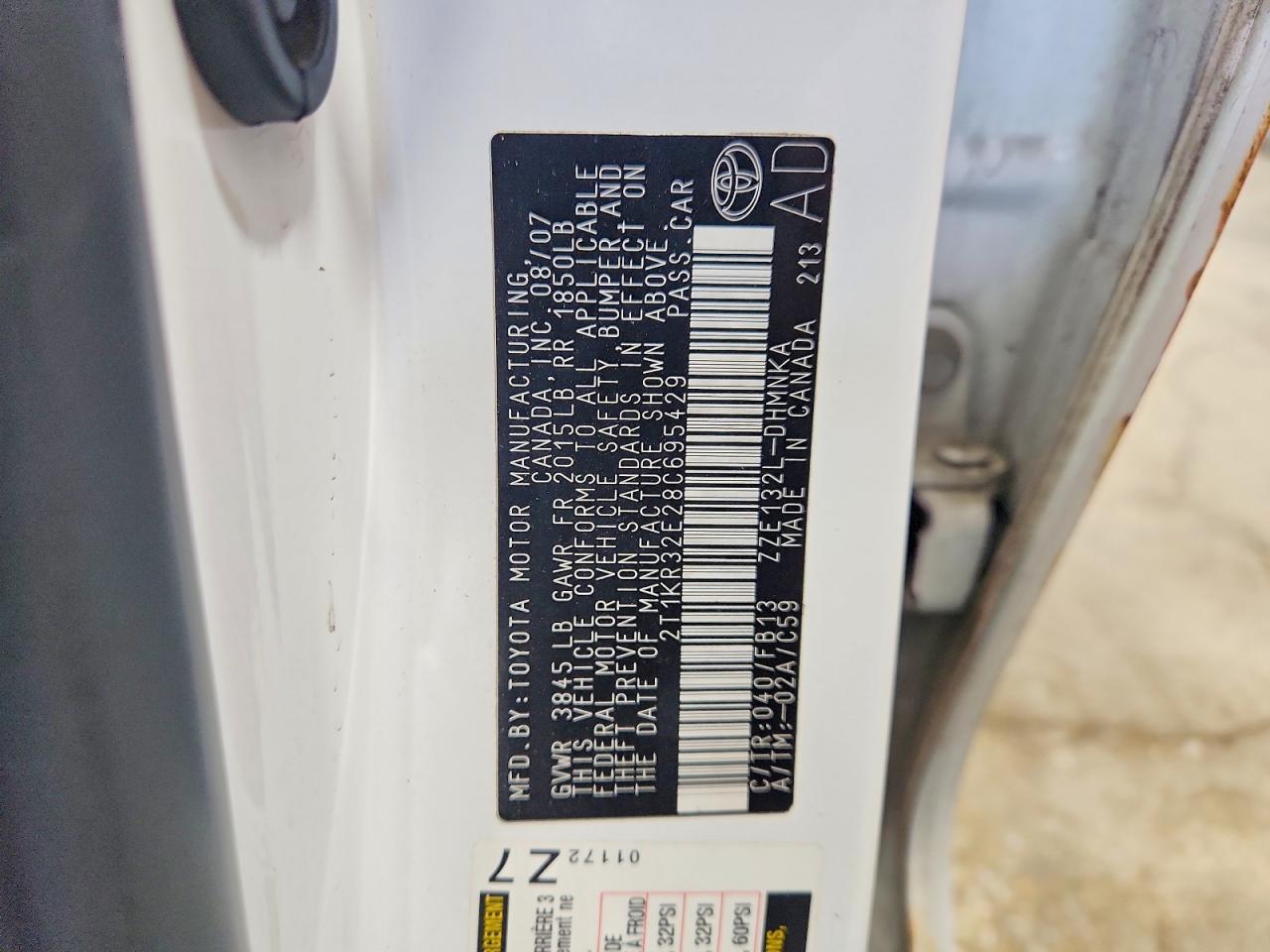 2008 Toyota Corolla Matrix Xr White vin: 2T1KR32E28C695429