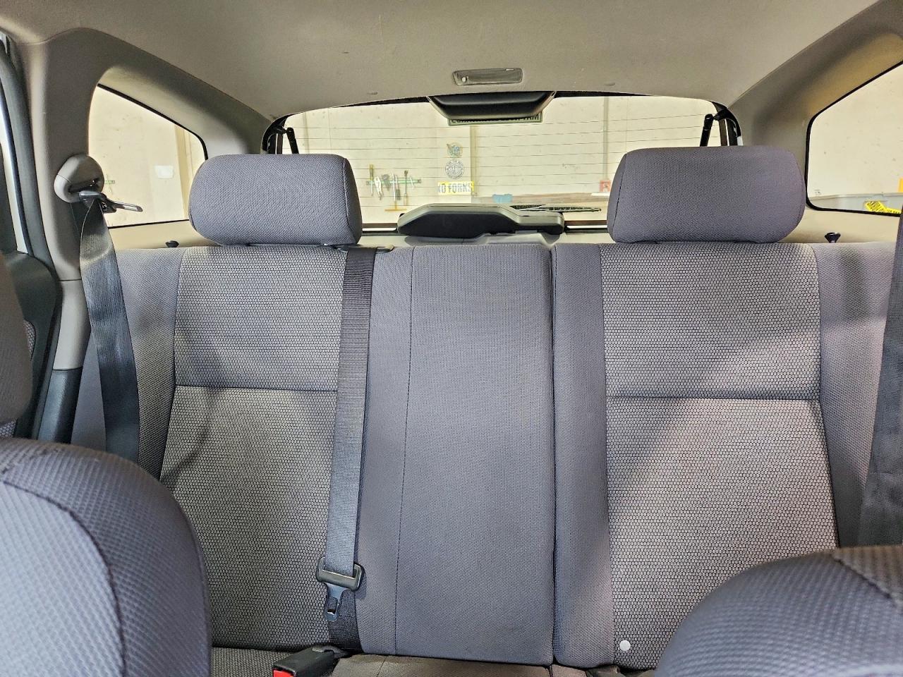 2008 Toyota Corolla Matrix Xr White vin: 2T1KR32E28C695429