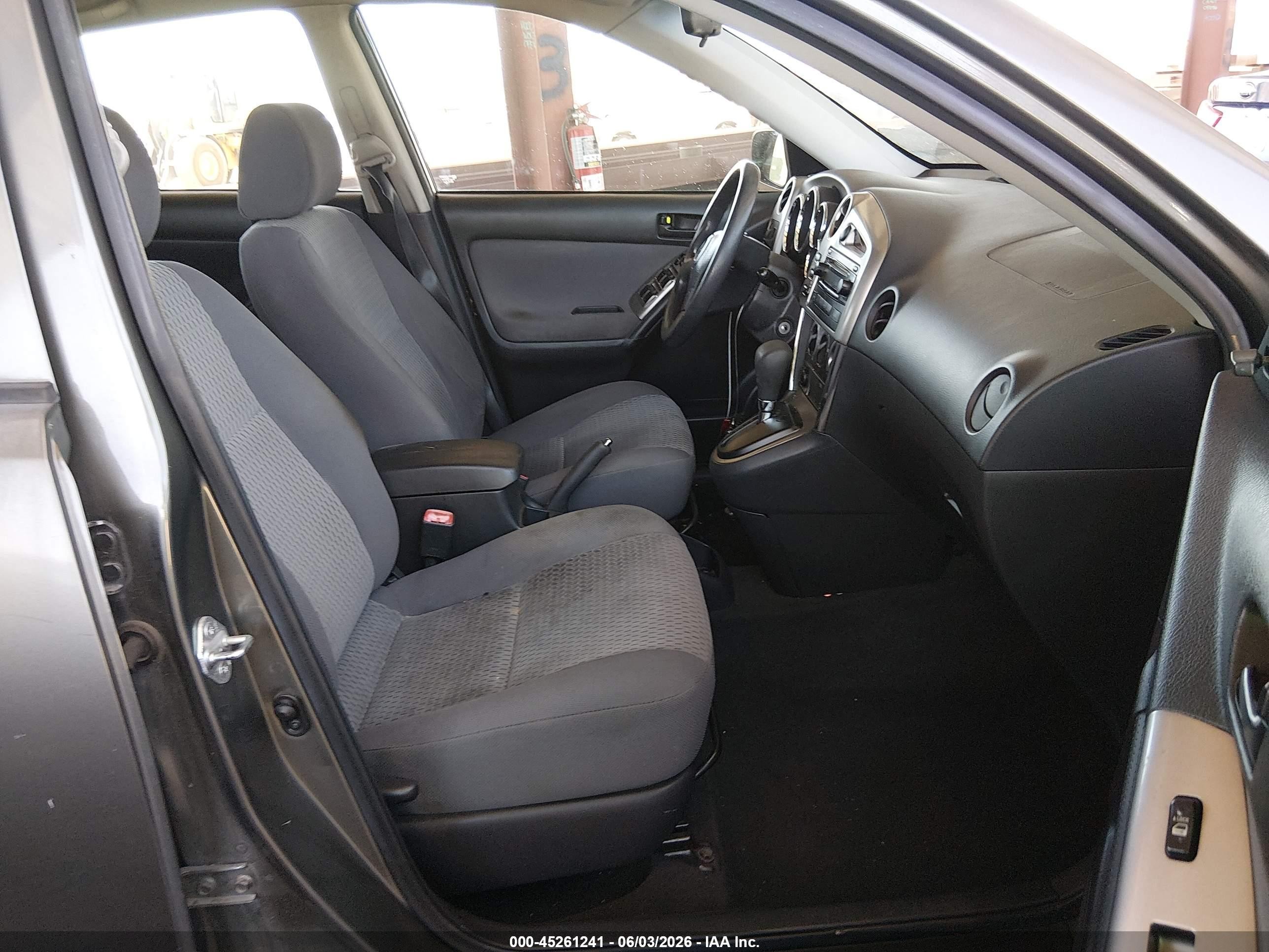 2008 Toyota Matrix   Серый vin: 2T1KR32E28C700659