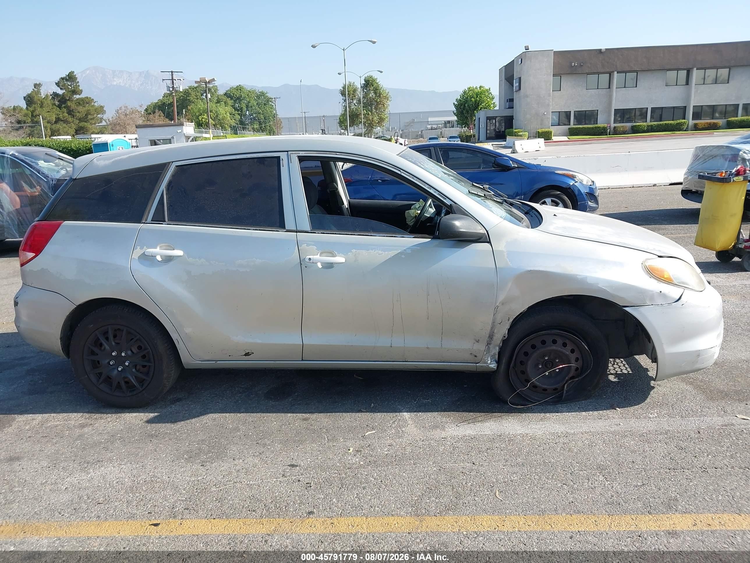 2004 Toyota Matrix Standard Серебряный vin: 2T1KR32E34C181373