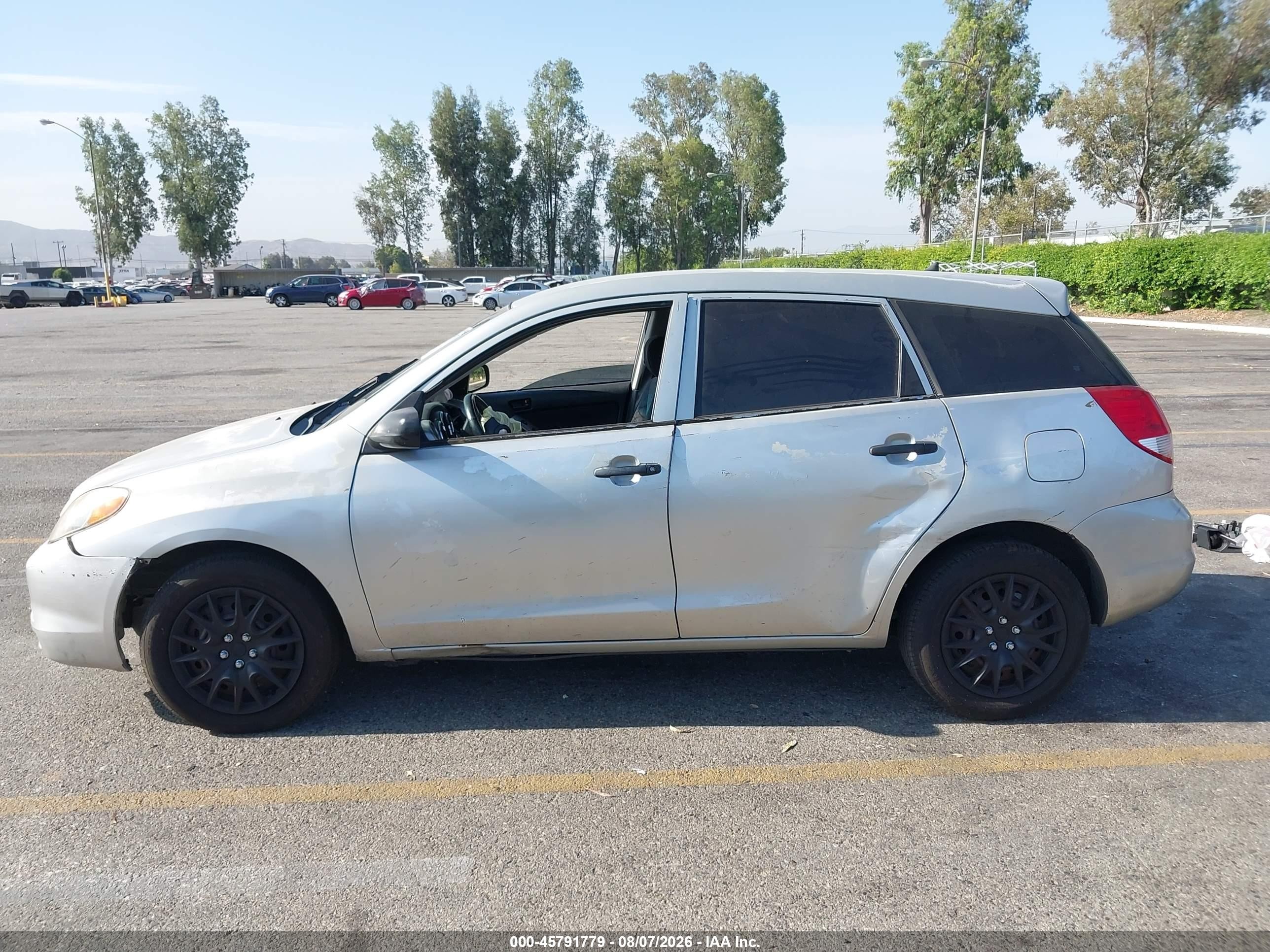 2004 Toyota Matrix Standard Серебряный vin: 2T1KR32E34C181373