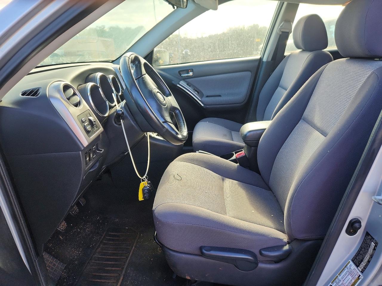 2005 Toyota Matrix Base Серебряный vin: 2T1KR32E35C331709