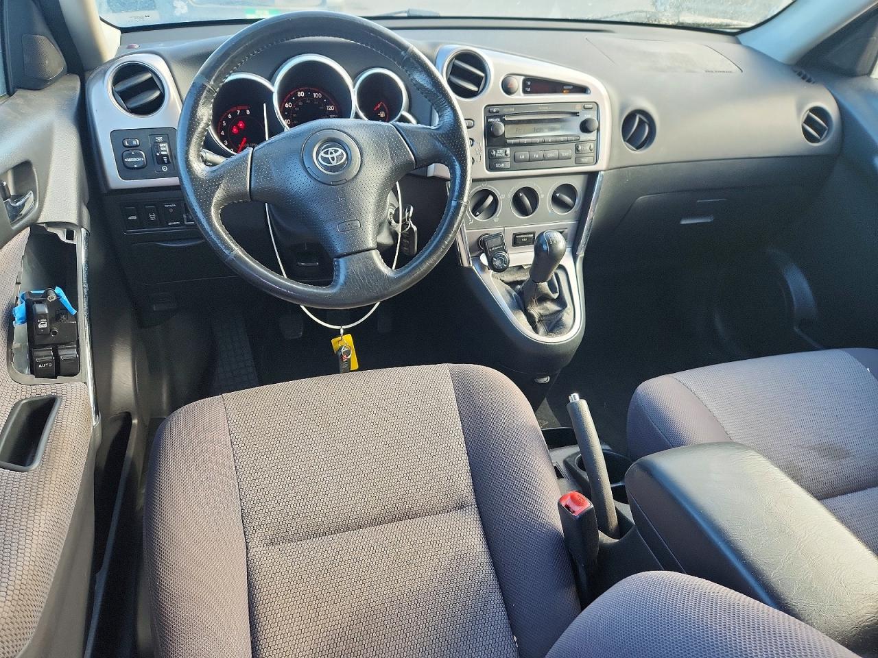 2005 Toyota Matrix Base Серебряный vin: 2T1KR32E35C331709
