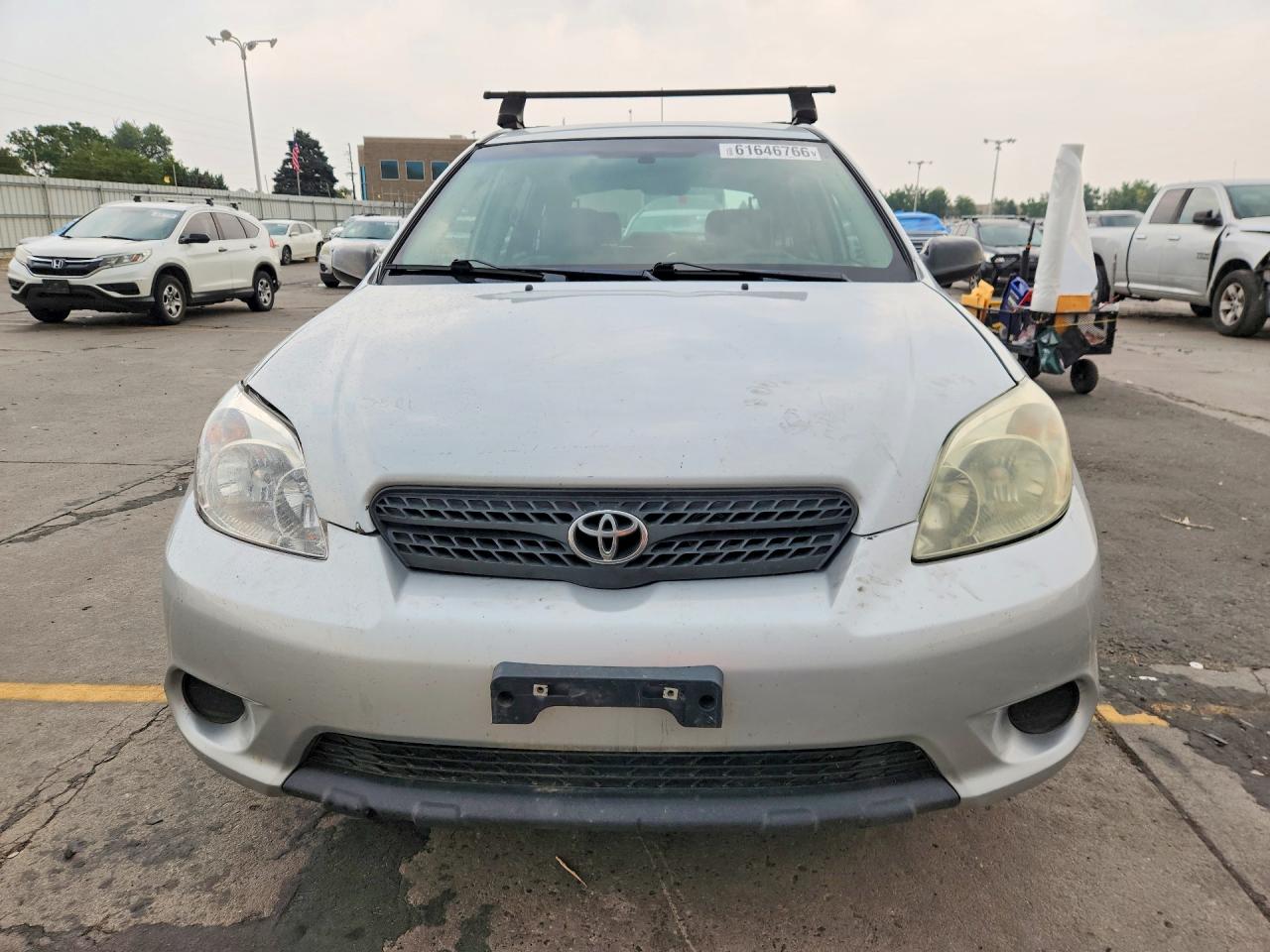 2005 Toyota Matrix Base Silver vin: 2T1KR32E35C351944
