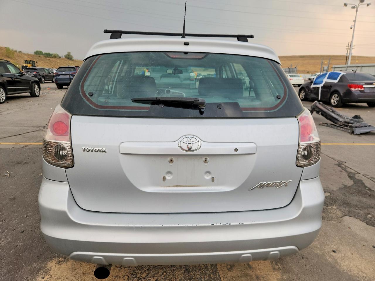 2005 Toyota Matrix Base Silver vin: 2T1KR32E35C351944