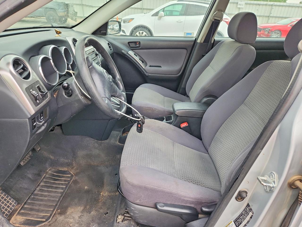 2005 Toyota Matrix Base Silver vin: 2T1KR32E35C351944