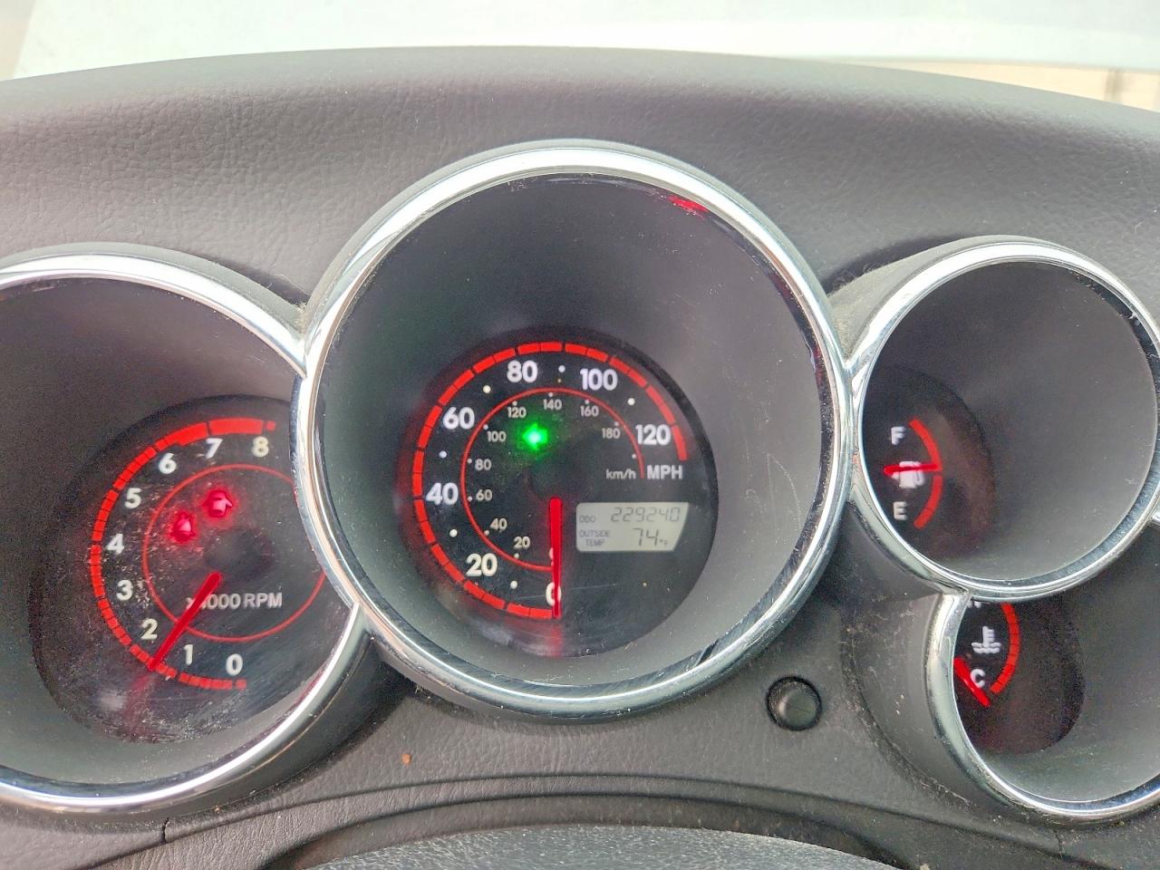 2005 Toyota Matrix Base Silver vin: 2T1KR32E35C351944