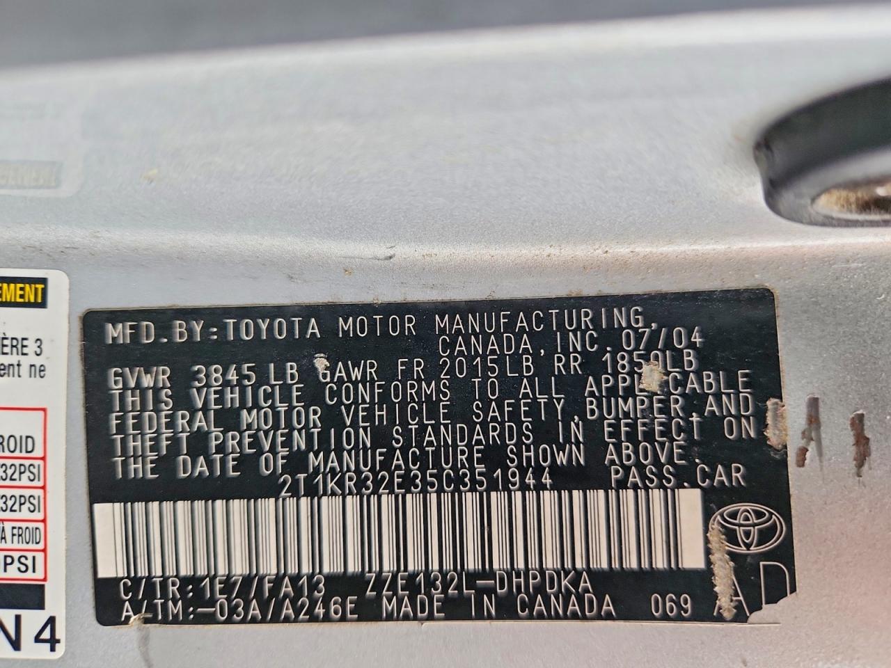 2005 Toyota Matrix Base Silver vin: 2T1KR32E35C351944