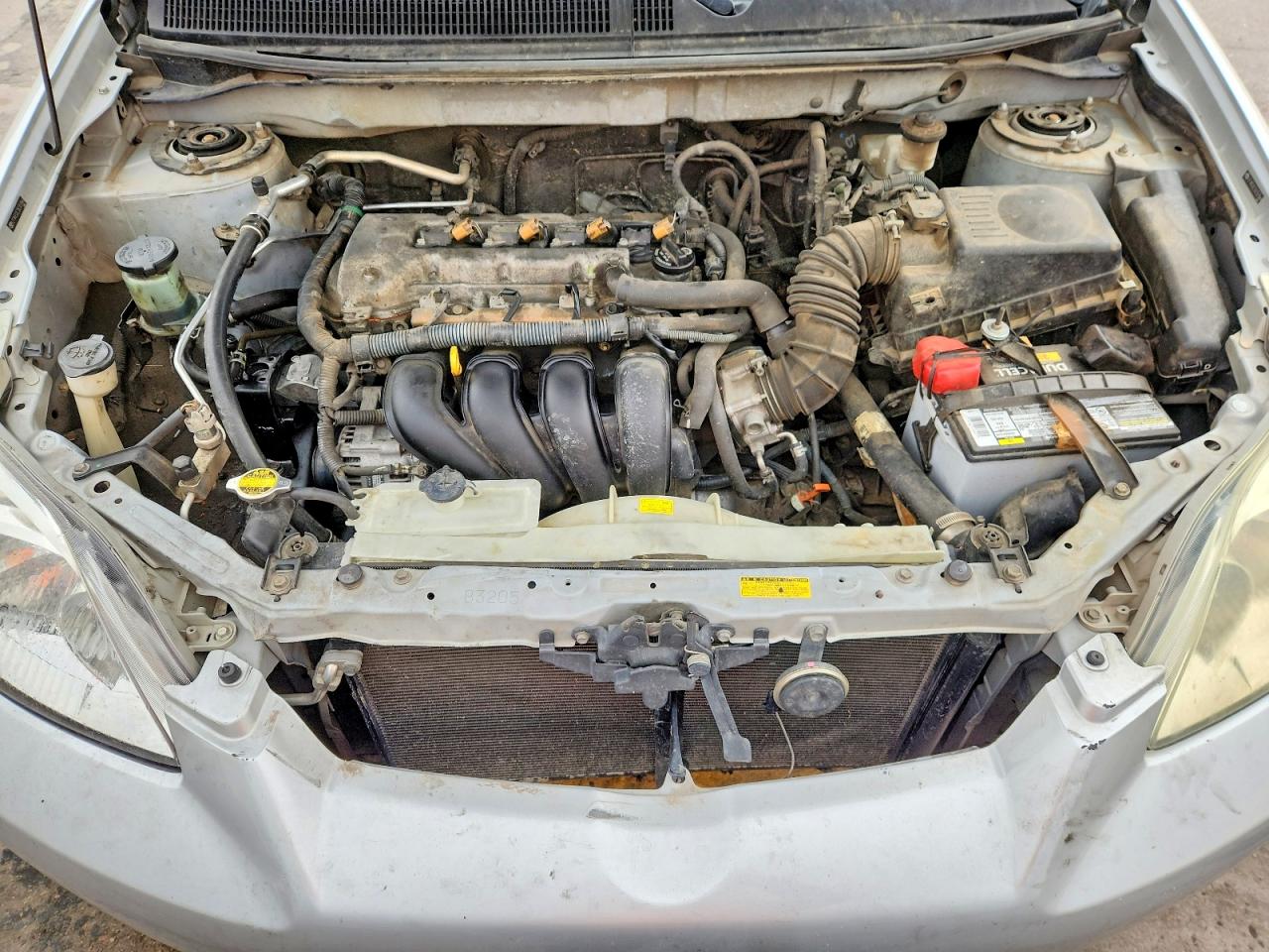 2005 Toyota Matrix Base Silver vin: 2T1KR32E35C351944