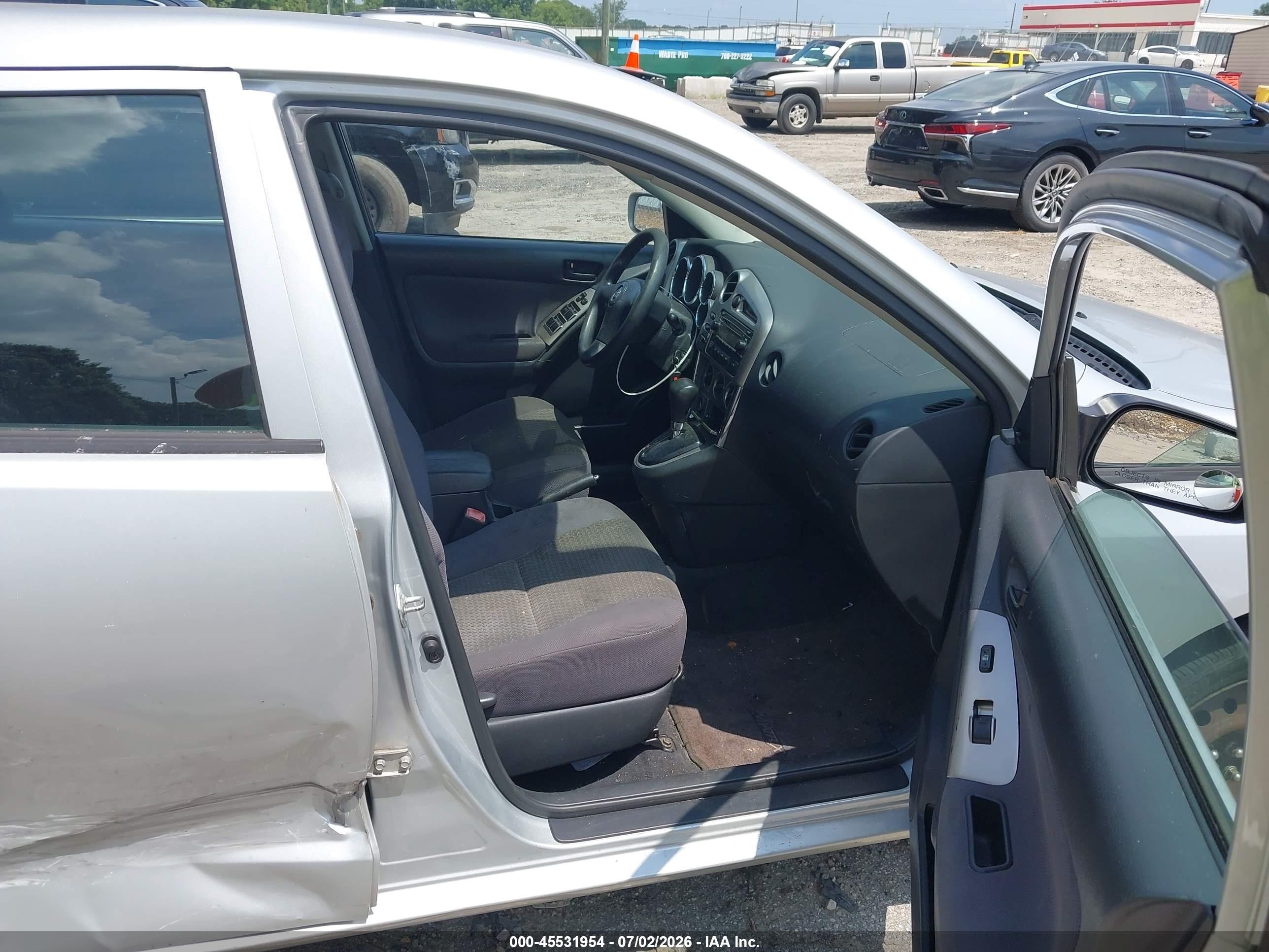 2005 Toyota Matrix   Silver vin: 2T1KR32E35C366931