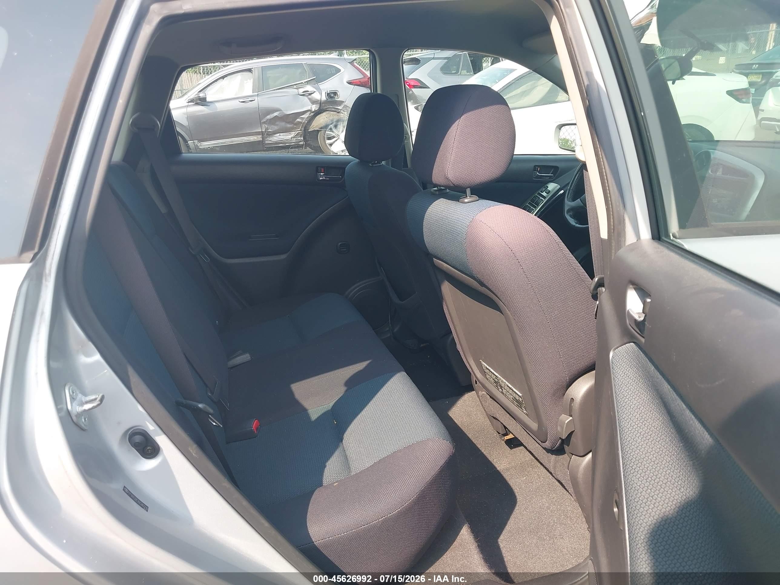 2005 Toyota Matrix Xr Silver vin: 2T1KR32E35C382210