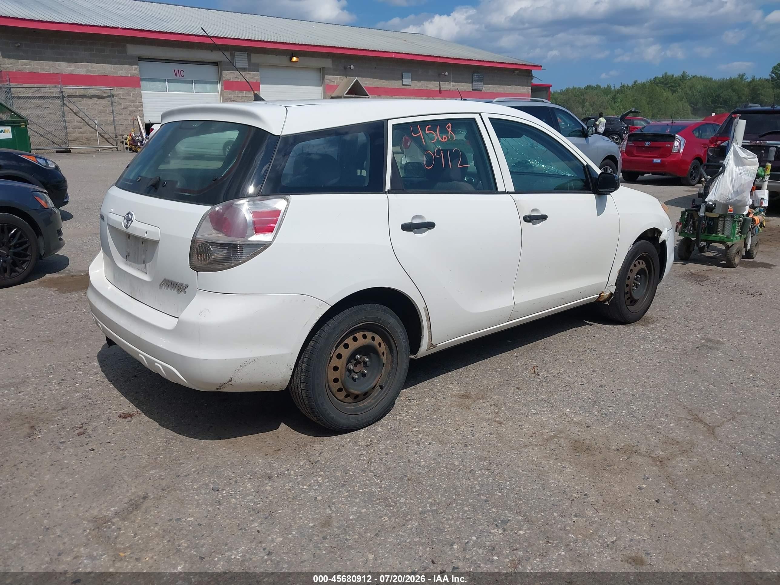 2005 Toyota Matrix   White vin: 2T1KR32E35C402987