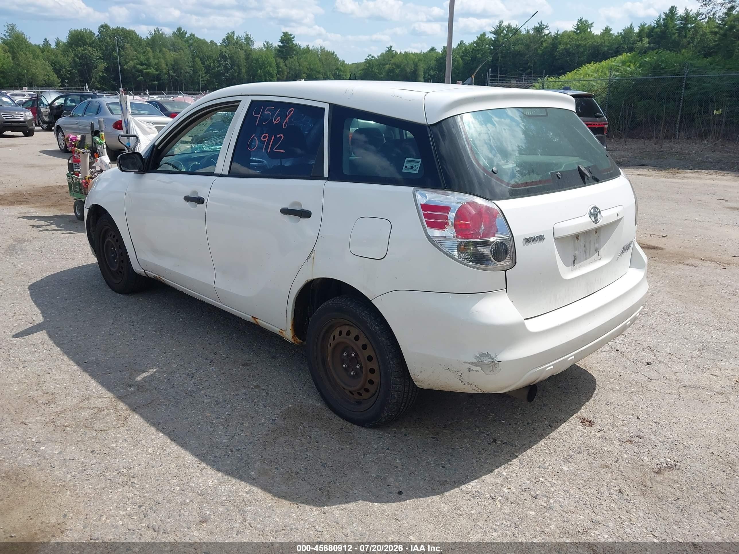 2005 Toyota Matrix   White vin: 2T1KR32E35C402987