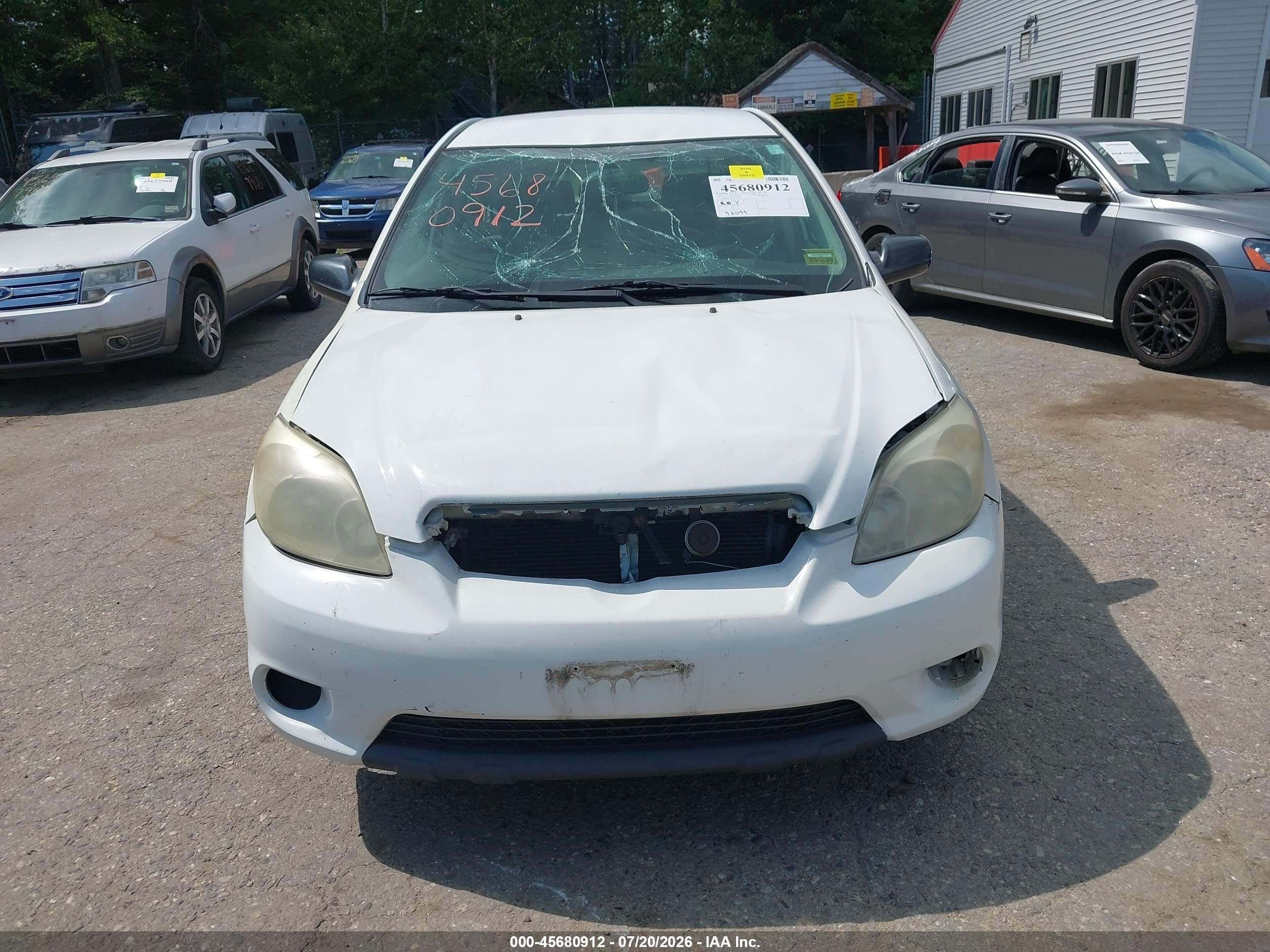 2005 Toyota Matrix   White vin: 2T1KR32E35C402987