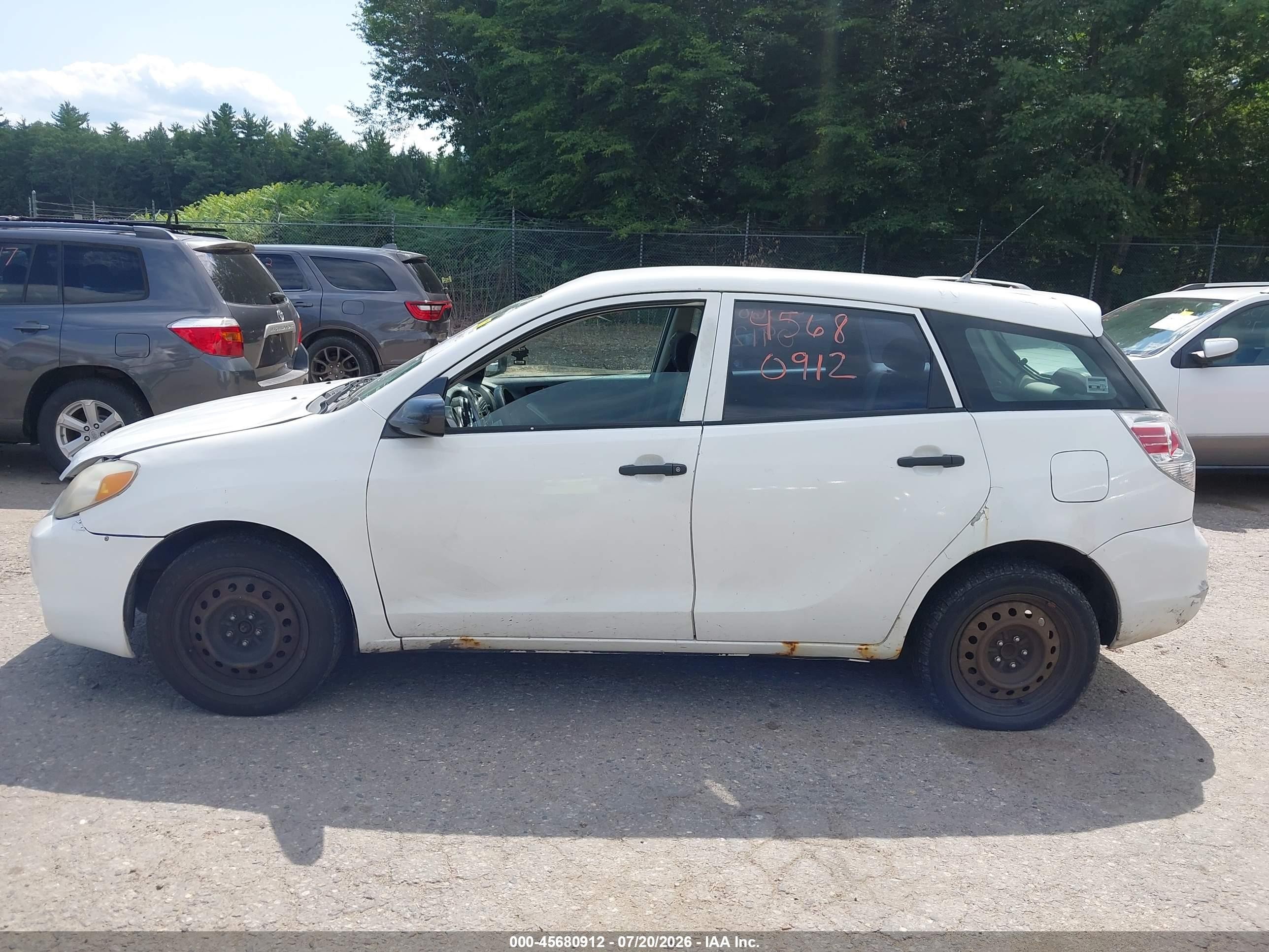2005 Toyota Matrix   White vin: 2T1KR32E35C402987