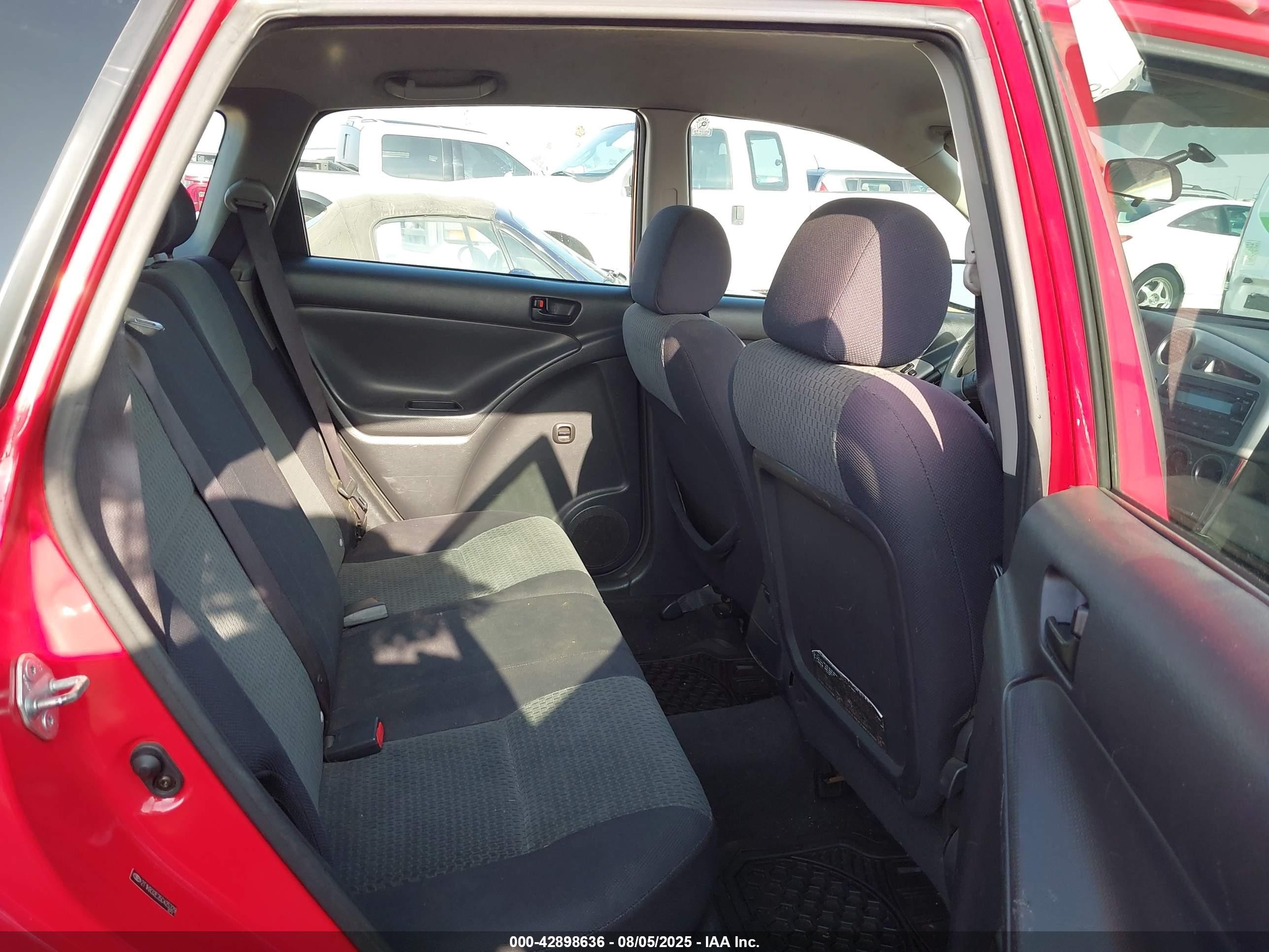 2005 Toyota Matrix   Red vin: 2T1KR32E35C425329