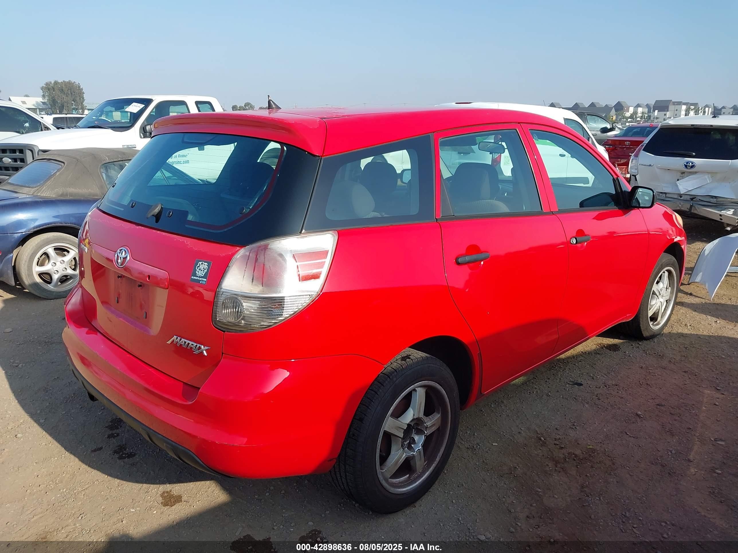 2005 Toyota Matrix   Red vin: 2T1KR32E35C425329