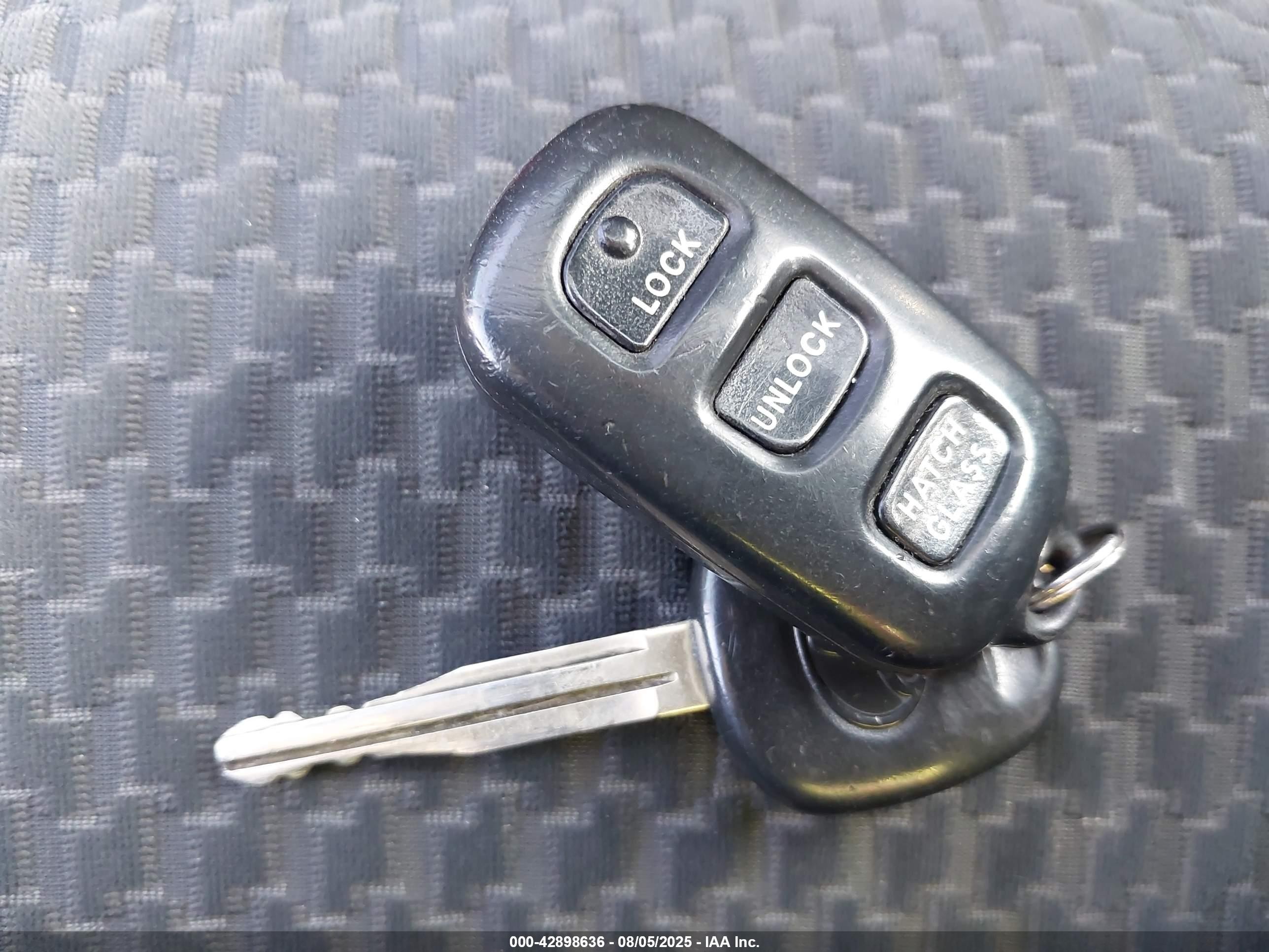 2005 Toyota Matrix   Red vin: 2T1KR32E35C425329
